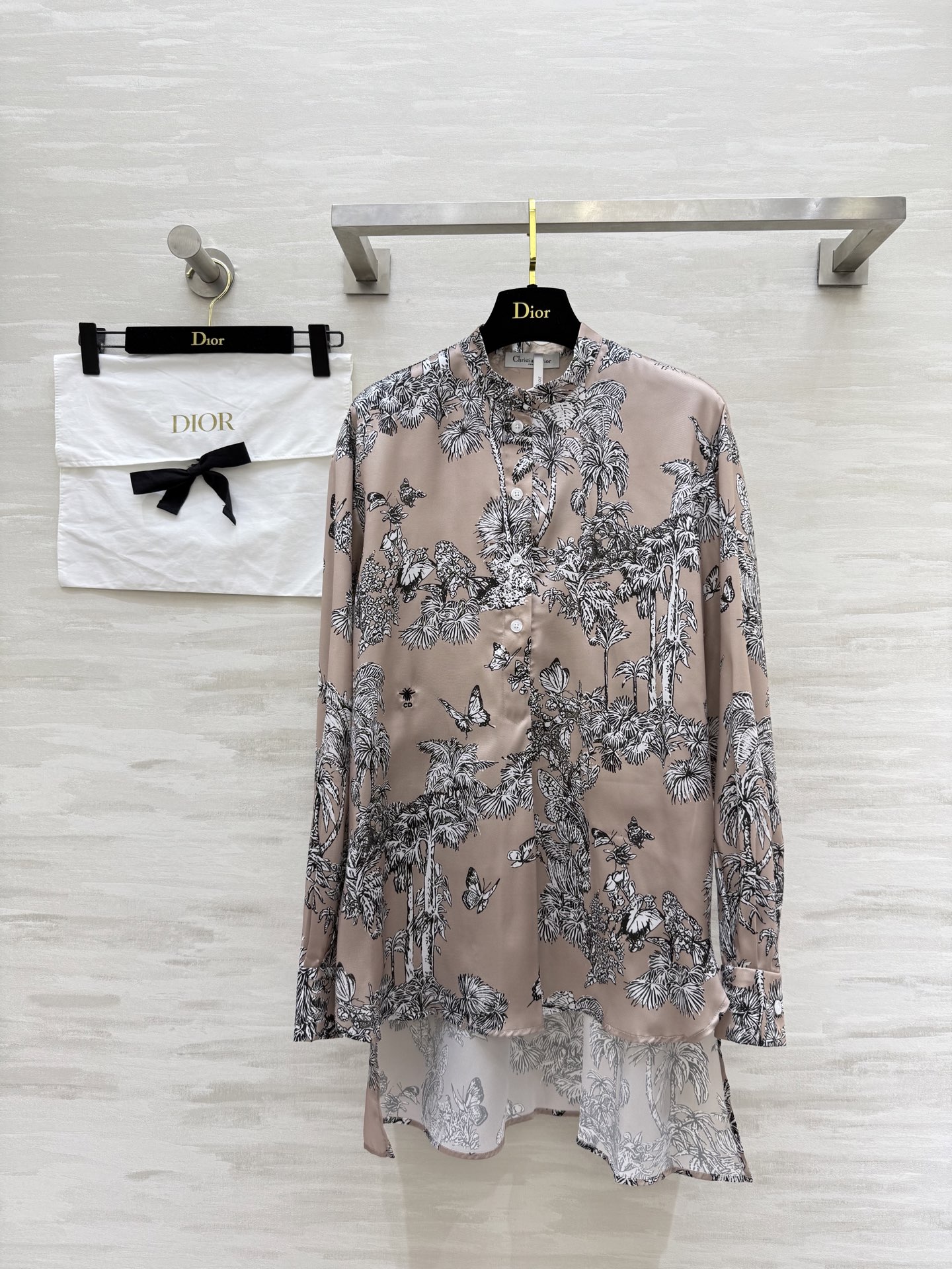 NO:480767,#DIO early autumn new style jungle print vacation series satin shirt high quality customization spot first sizeS/M/L (size s size shoulder width 46, bust 106, length 66-84), dior, alexander wang19860909#DIO早秋新款 丛林印花度假系列缎面衬衣 高品质定制 现货首发sizeS/M/L（s码肩宽46,胸围106,衣长66-84）,,dior,alexander wang,Women's clothing