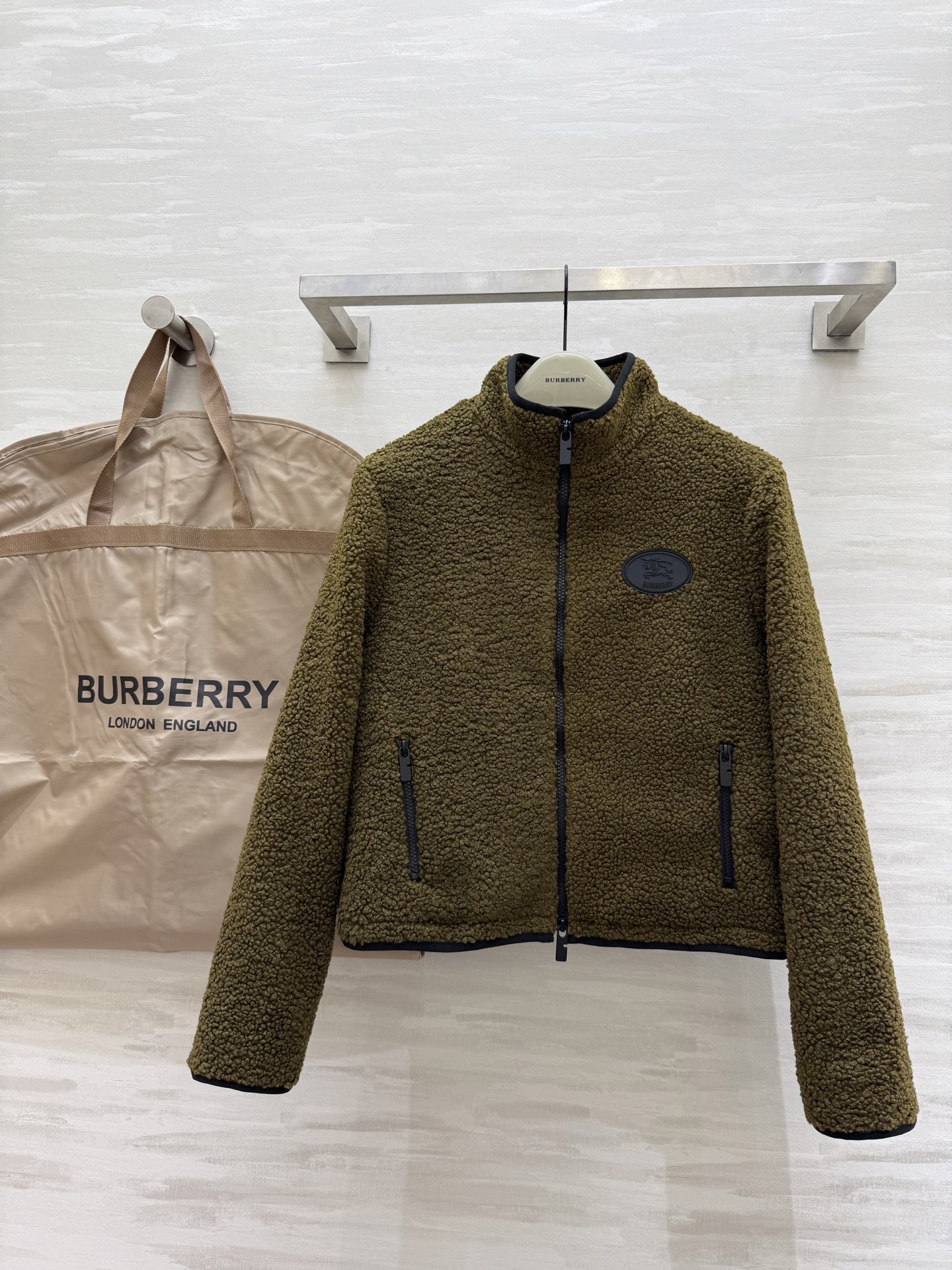 NO:480820,#Burberr autumn and winter new teddy bear plush jacket high quality customization spot sizeS/M/L (size s size bust 100, 55 length), burberry, jackets & coats, alexander wang19860909#Burberr秋冬新款泰迪熊毛绒外套 高品质定制 现货来sizeS/M/L（s码胸围100,衣长55）,,burberry,jackets & coats,alexander wang,Women's clothing