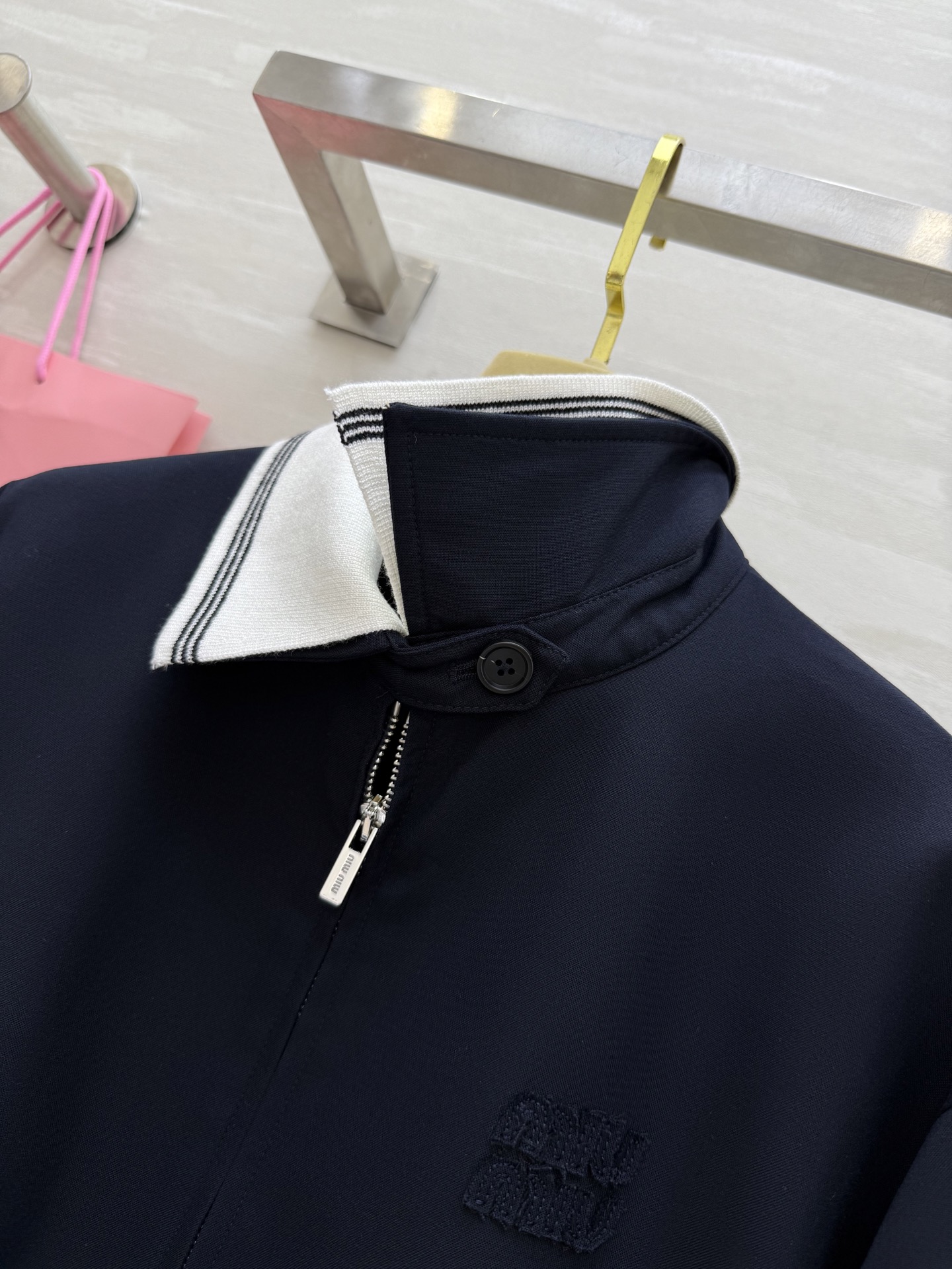 #Miumi♡²⁵秋冬新款 🉑️拆卸撞色翻领设计 精纺羊毛夹克外套 高品质定制 现货来size：S/M/