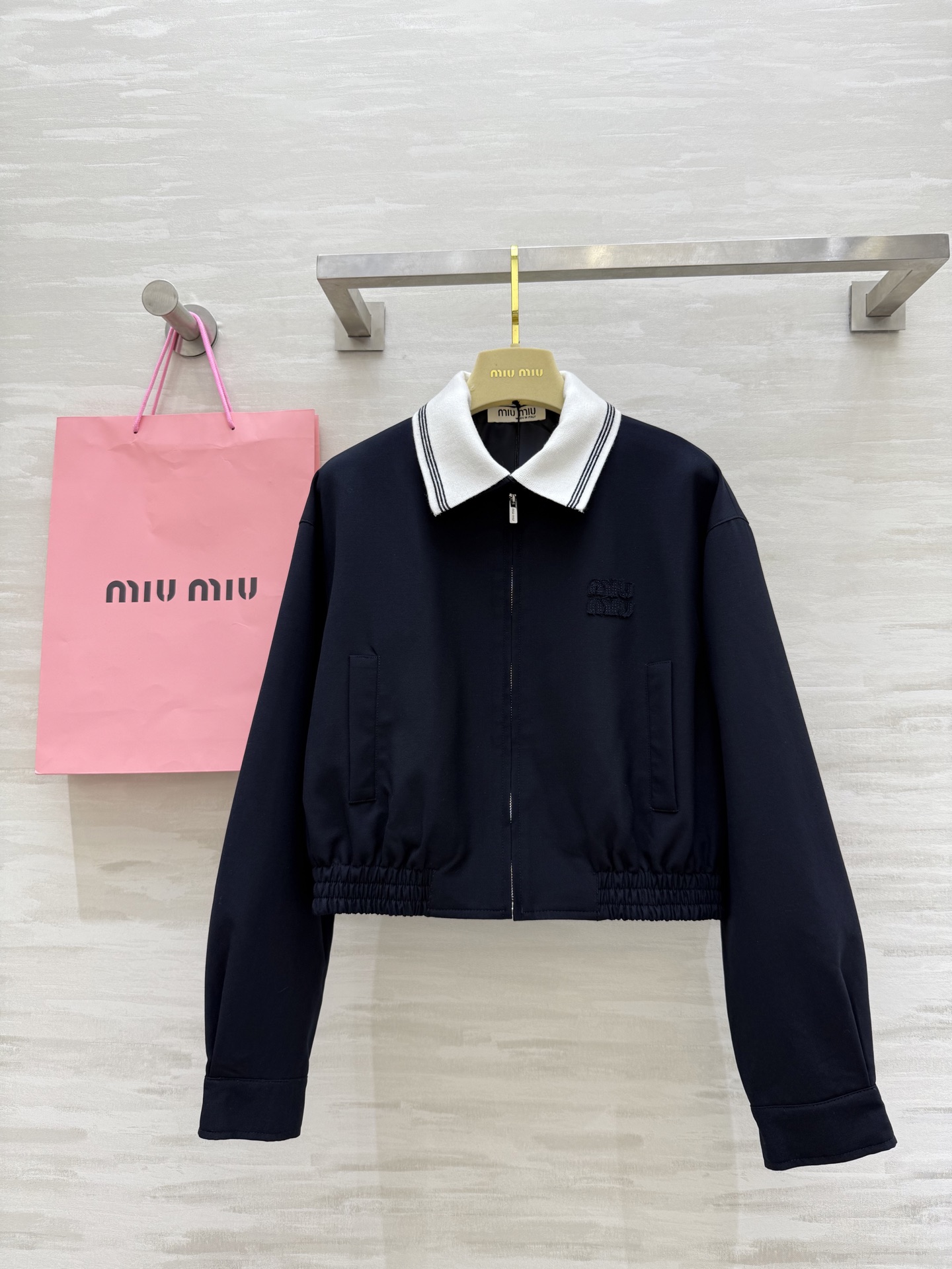 NO:480805,#Miumi autumn and winter new style, disassembled contrasting lapel design, worsted wool jacket jacket, high quality customization, spot sizeS/M/L (size size 106, 42 length),,miumiu, jackets & coats, jackets & coats,alexander wang19860909#Miumi秋冬新款 拆卸撞色翻领设计 精纺羊毛夹克外套 高品质定制 现货来sizeS/M/L（s码胸围106,衣长42）,,miumiu,jackets & coats,jackets & coats,alexander wang,Women's clothing