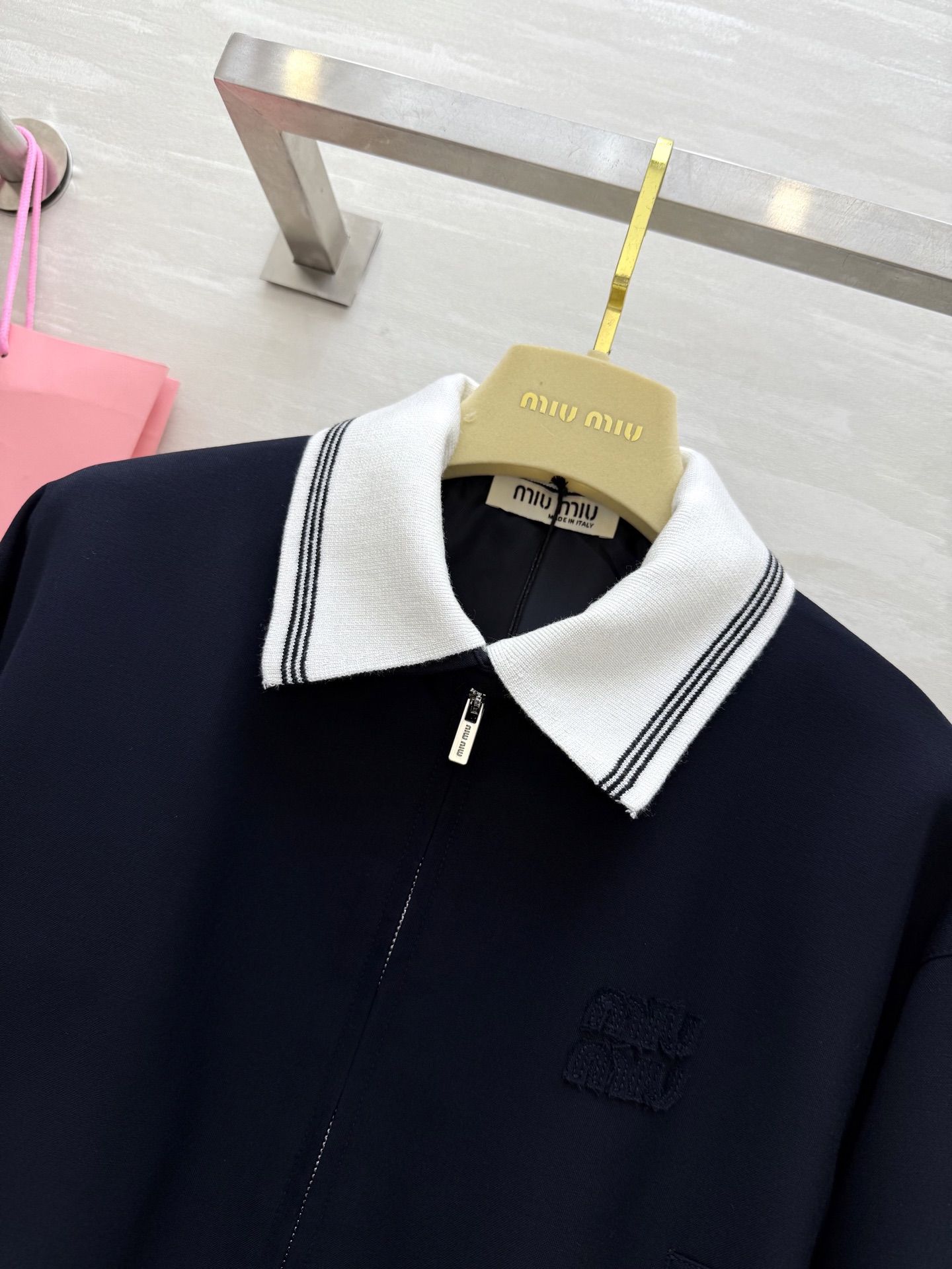 #Miumi♡²⁵秋冬新款 🉑️拆卸撞色翻领设计 精纺羊毛夹克外套 高品质定制 现货来size：S/M/