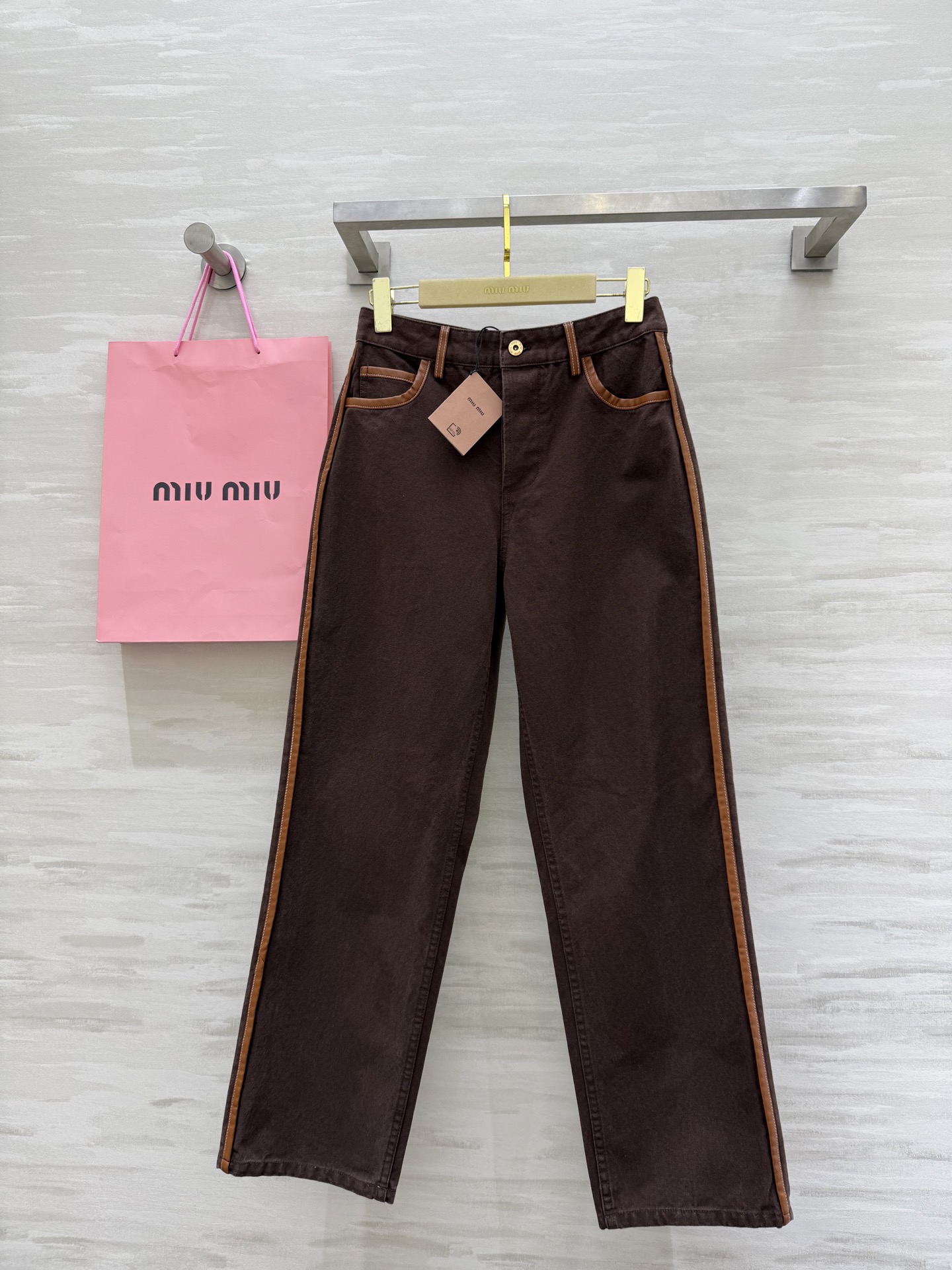 NO:480821,#Miumi autumn and winter new style cocoa brown straight jeans high quality spot sizeS/M/L (size s size 66, hip circumference 92, pants length 98), miumiu, alexander wang19860909#Miumi秋冬新款 可可棕直筒牛仔长裤 高品质 现货来sizeS/M/L（s码腰围66,臀围92,裤长98）,,miumiu,alexander wang,Women's clothing