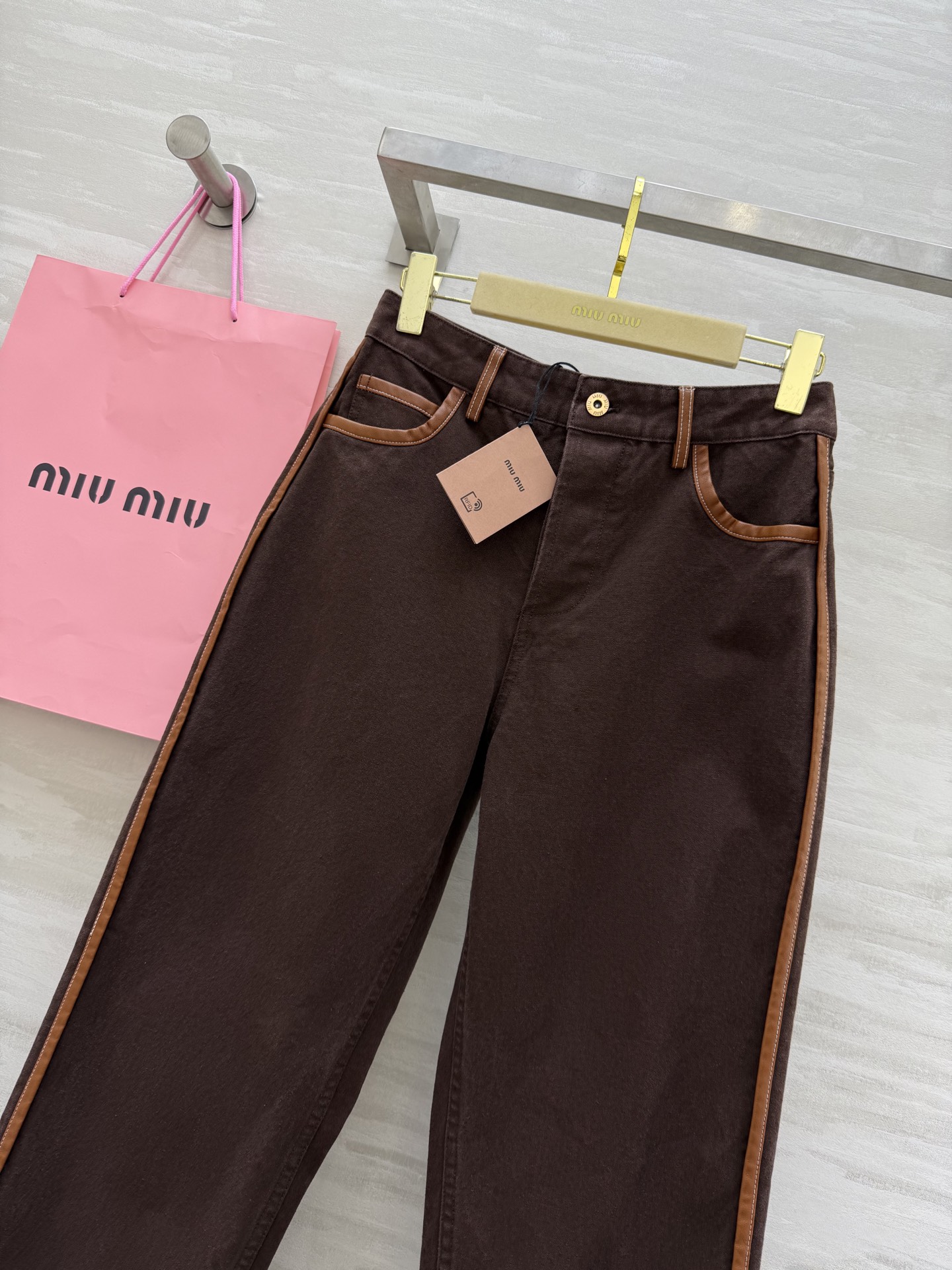 #Miumi♡²⁵秋冬新款 可可棕直筒牛仔长裤 高品质 现货来size：S/M/L（s码腰围：66，臀围