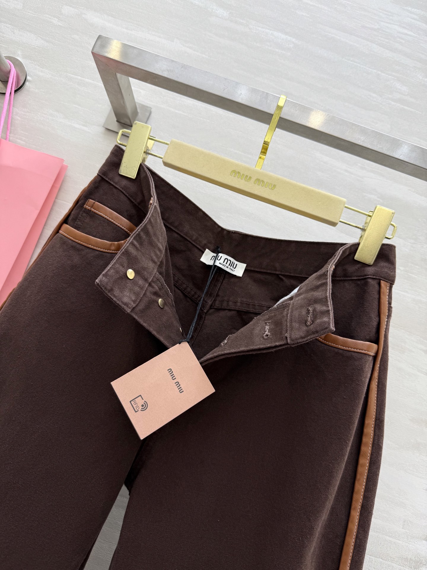 #Miumi♡²⁵秋冬新款 可可棕直筒牛仔长裤 高品质 现货来size：S/M/L（s码腰围：66，臀围