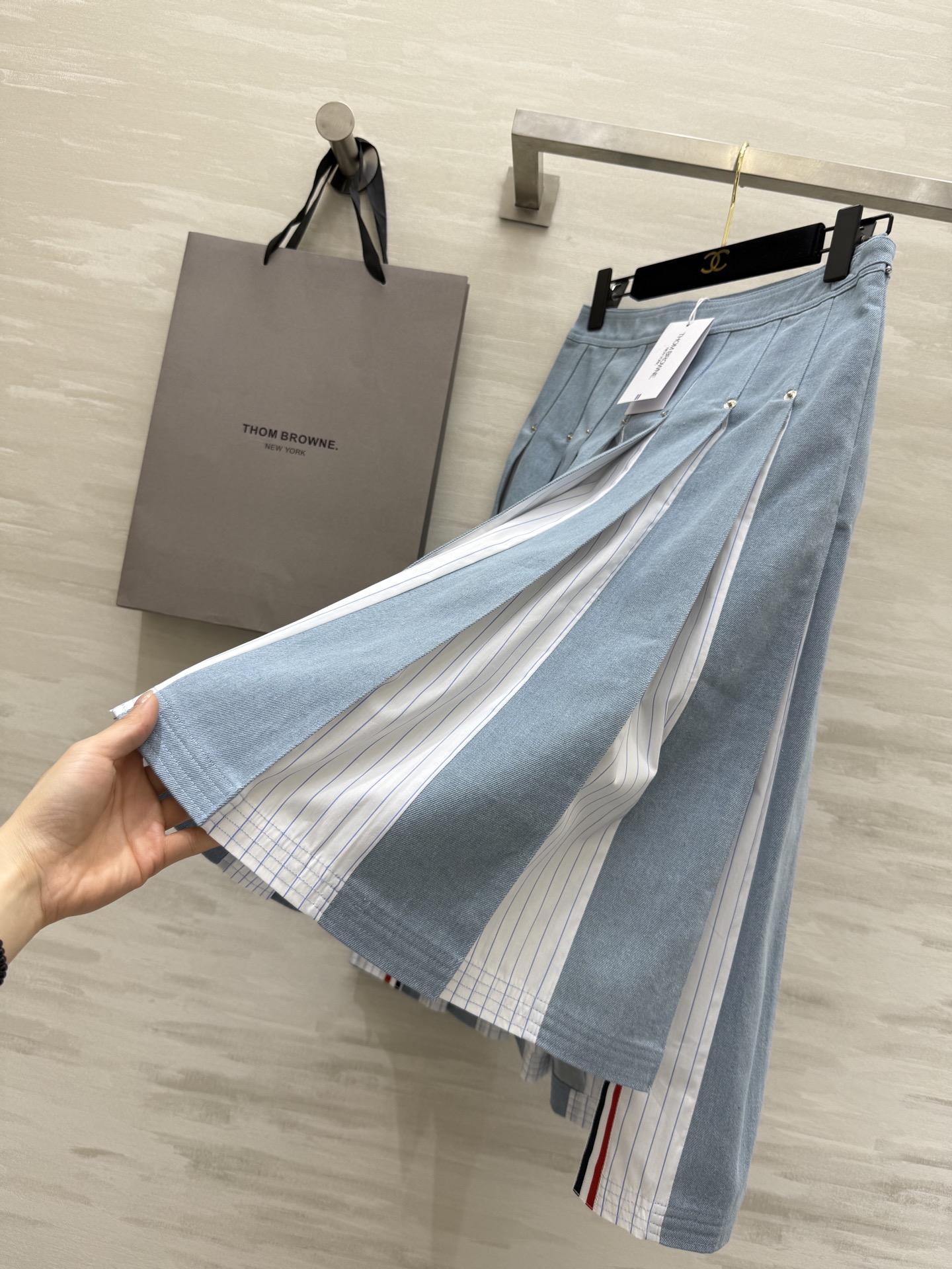 #汤姆布朗²⁵早秋新款 重工百褶拼接设计前短后长中长款半裙 高品质 现货来size：S/M/L（s码腰围