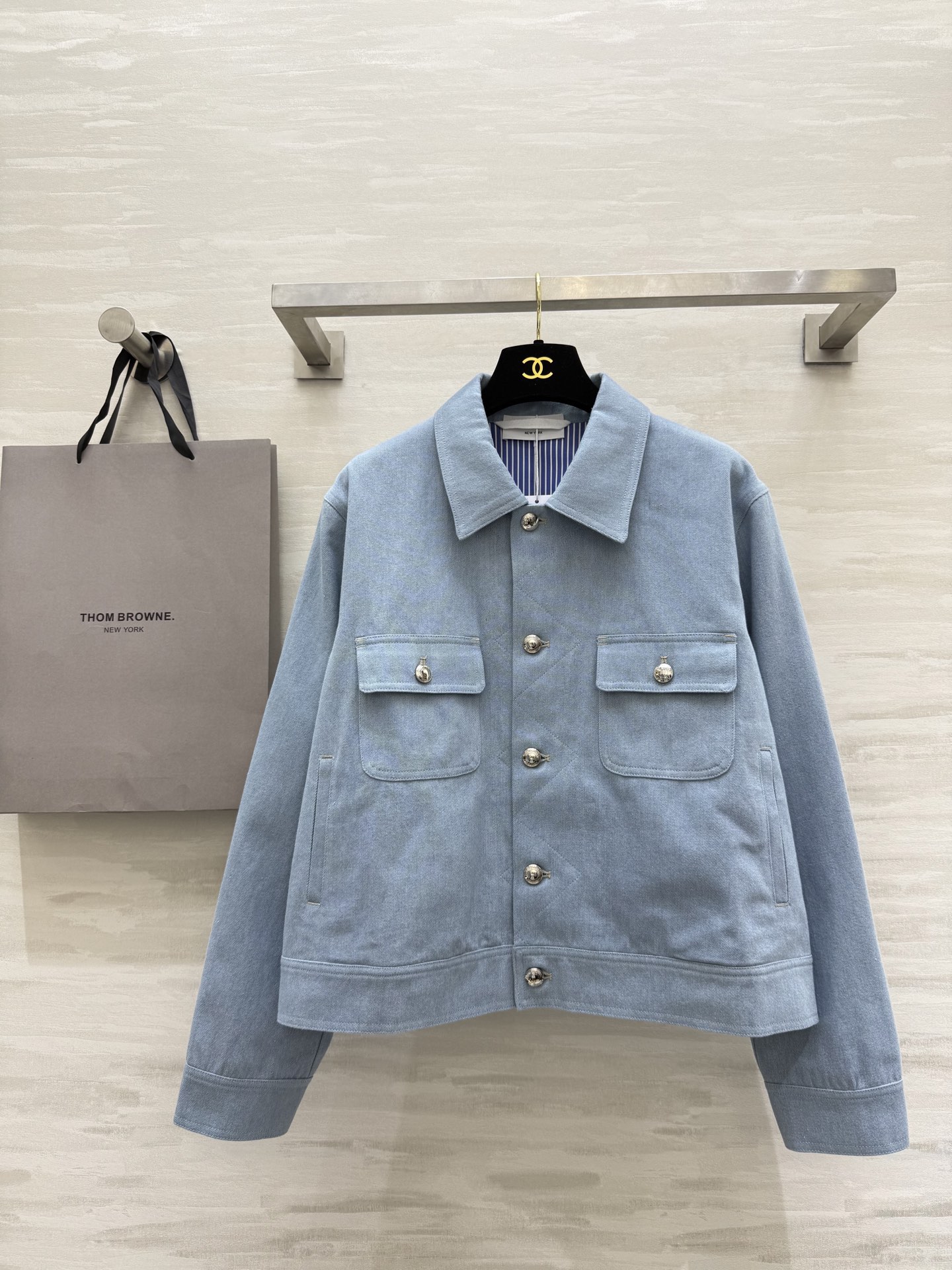 NO:480841,#Tom Brown autumn and winter new style old denim jacket jacket high quality spot sizeS/M/L (size s size 108, length 55), thom brown, jackets & coats, jackets & coats, alexander wang19860909#汤姆布朗秋冬新款 做旧牛仔夹克外套 高品质 现货来sizeS/M/L（s码胸围108,衣长55）,,thom browne,jackets & coats,jackets & coats,alexander wang,Women's clothing