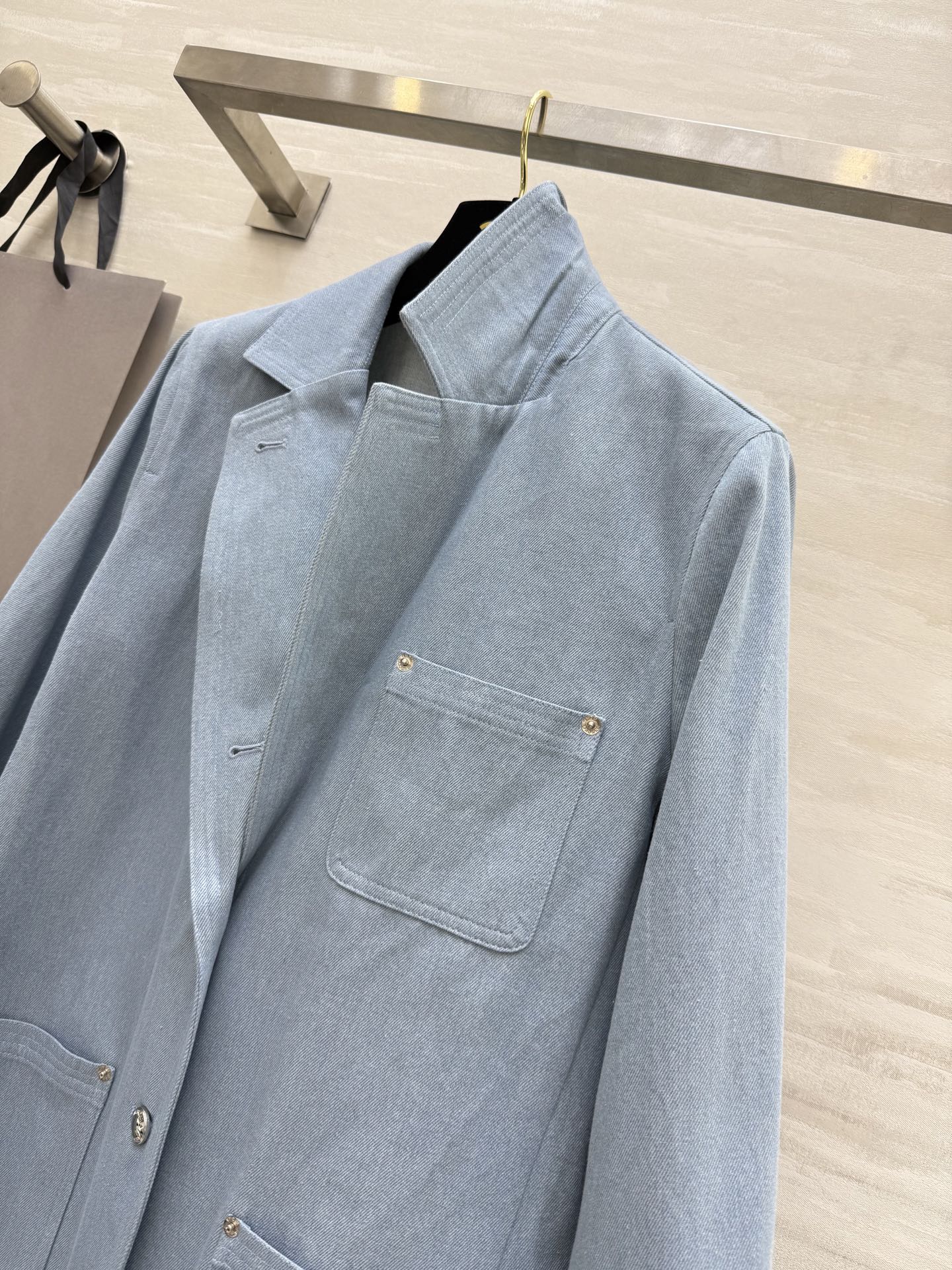 #汤姆布朗²⁵早秋新款 做旧牛仔西装外套 开模定制纽扣 立体剪裁版型 高品质 现货来 size：S/M/