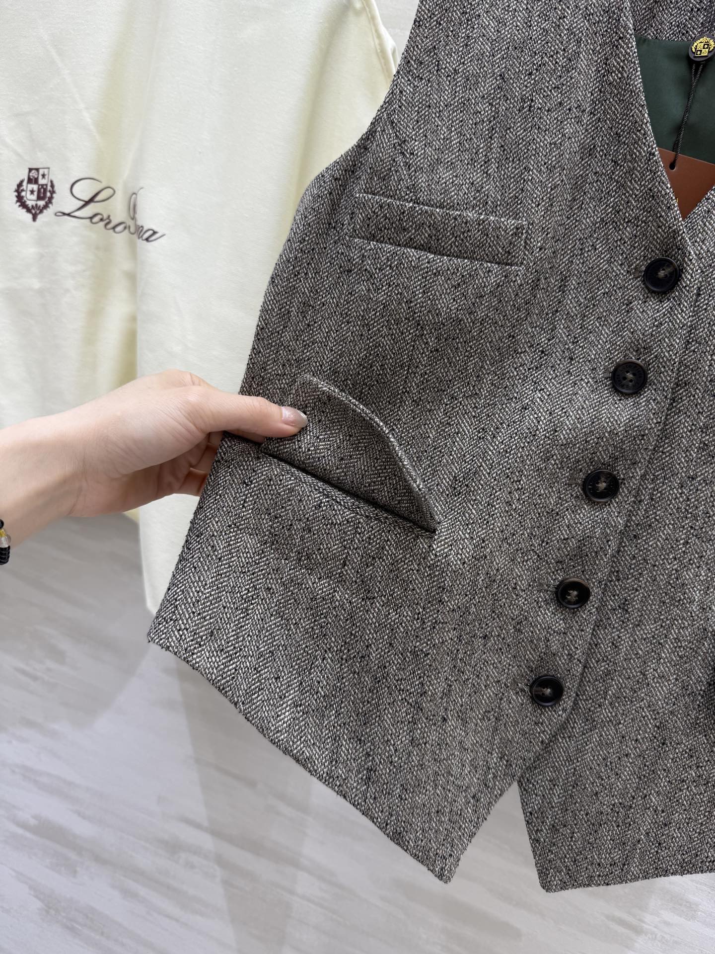 #LP²⁵秋冬新款 人字纹西装马甲 高品质 现货首发size：S/M/L（s码胸围：84，衣长：46-5