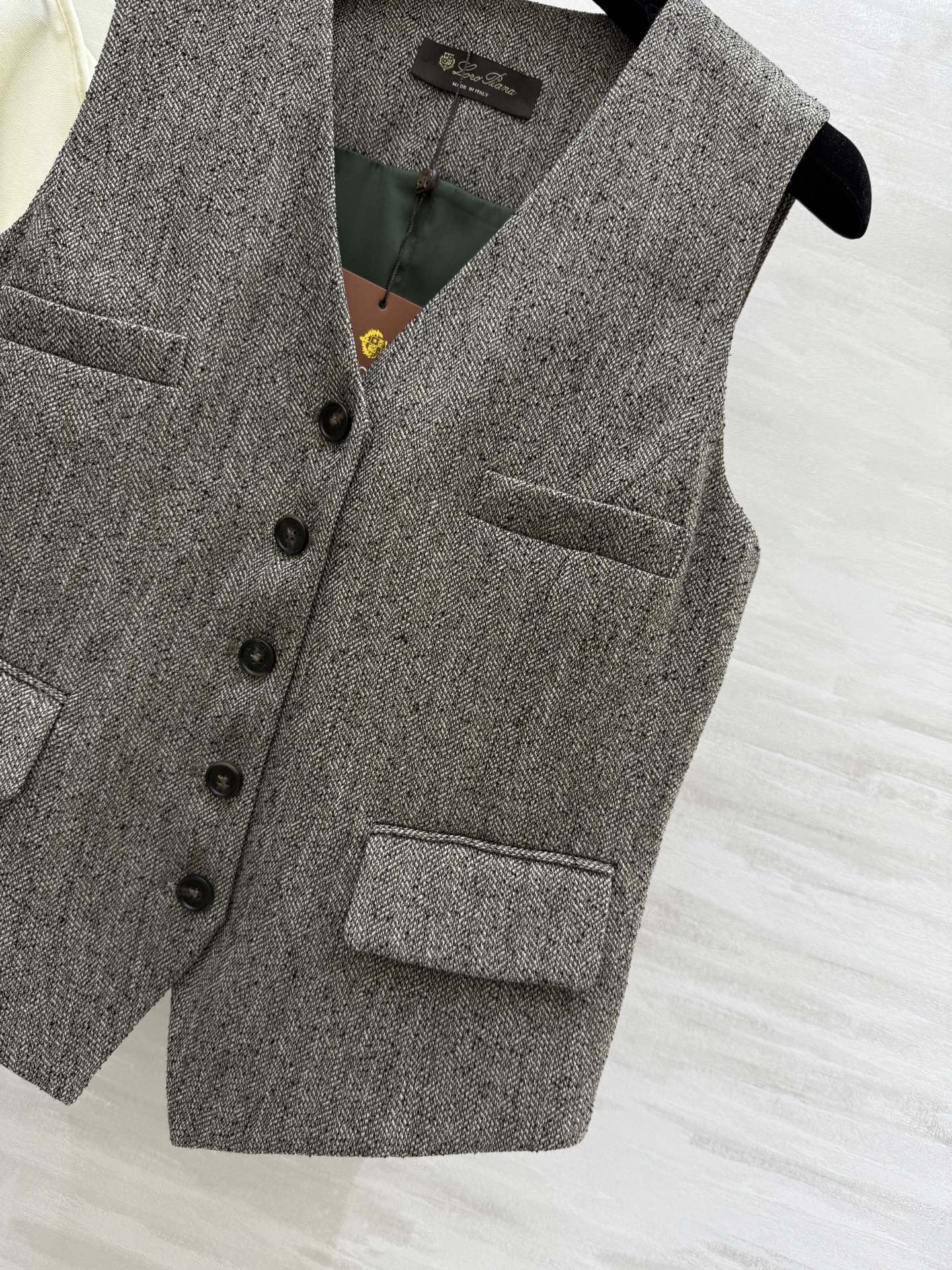 #LP²⁵秋冬新款 人字纹西装马甲 高品质 现货首发size：S/M/L（s码胸围：84，衣长：46-5