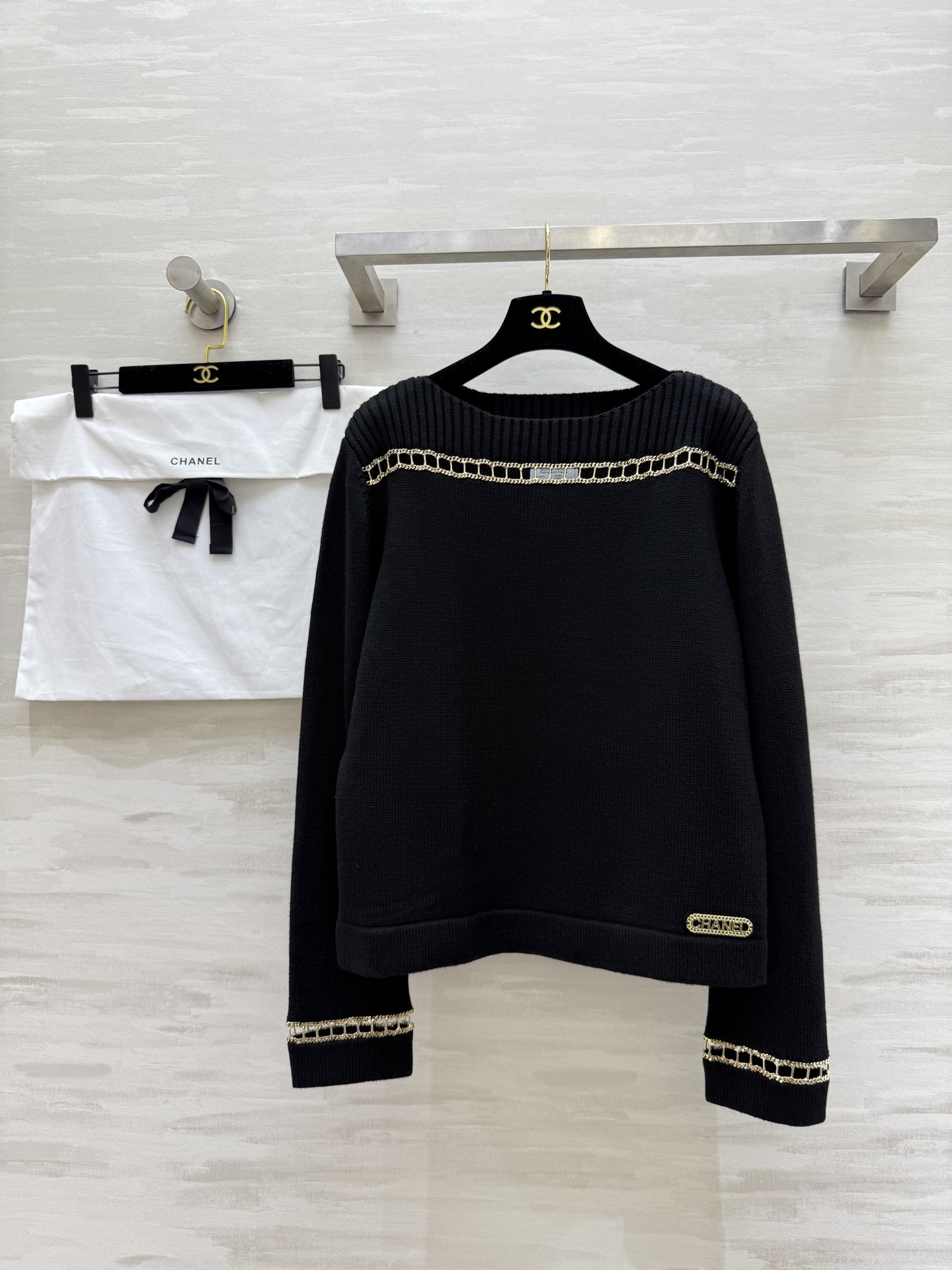 NO:482986,#Chane autumn and winter new style, medieval series, cashmere chain suspender sweater, high-quality customization, distribution and dustproof, spot first-time size36/38/40 (38 size shoulder width 40, bust 108, length 54),,chanel,alexander wang19860909#Chane秋冬新款 中古系列 羊绒链条吊带毛衫 高品质定制 配送防尘 现货首发size36/38/40（38码肩宽40,胸围108,衣长54）,,chanel,alexander wang,Women's clothing