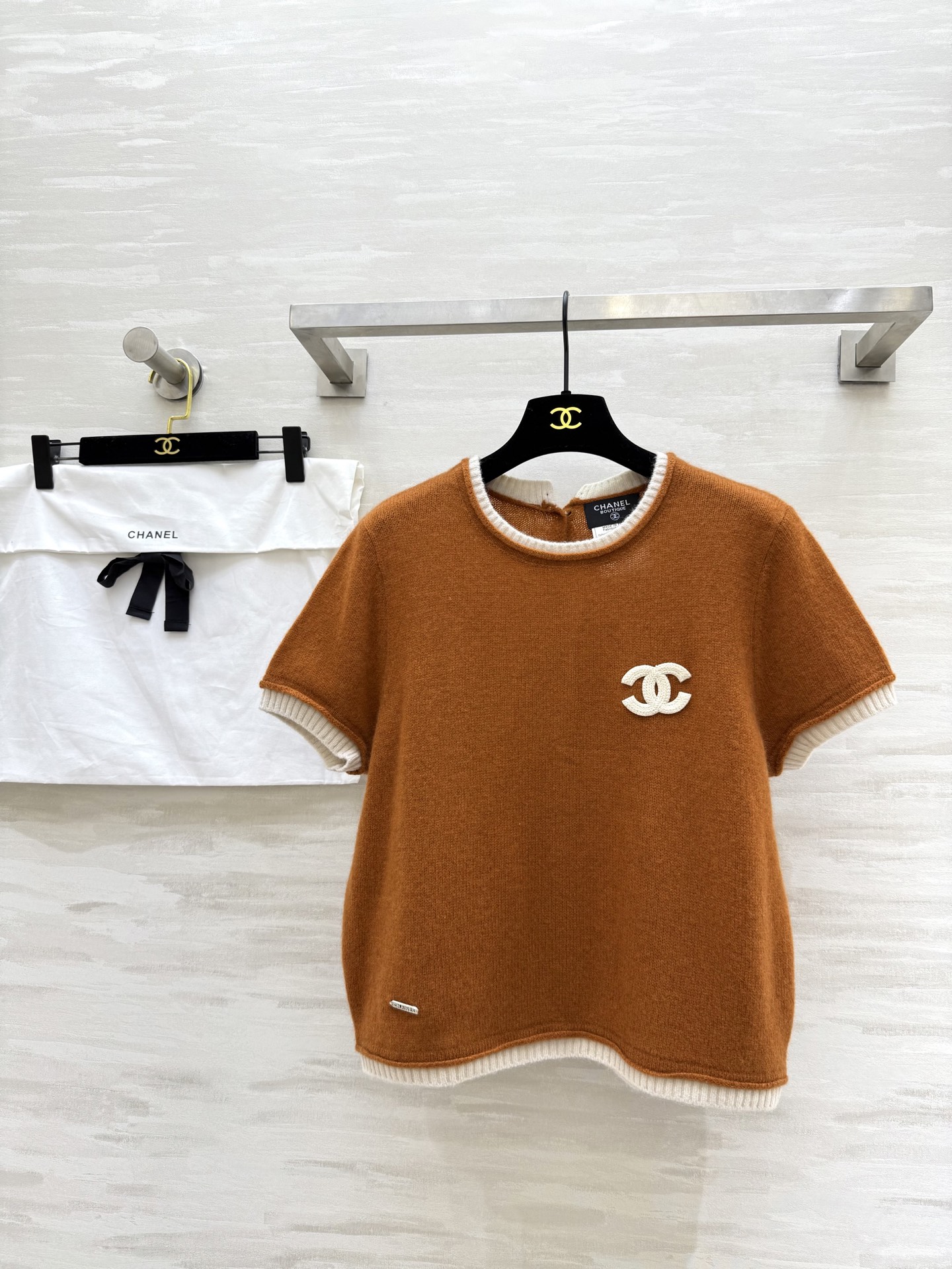 NO:483001,#Chane autumn and winter new raccoon plush short-sleeved top High quality In stock Delivery dustproof size36/38/40 (38 size shoulder width 39, bust 104, 53 length, chanel, T-shirt, alexander wang19860909#Chane秋冬新款 浣熊毛绒短袖上衣 高品质 现货来 配送防尘 size36/38/40（38码肩宽39,胸围104,衣长53,,chanel,T-shirt,alexander wang,Women's clothing