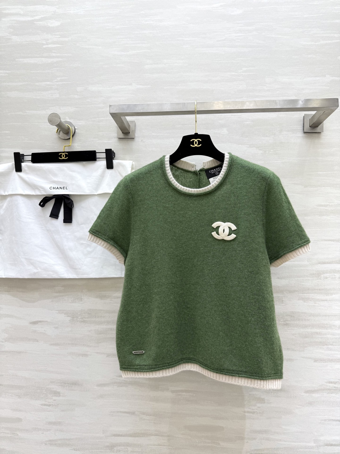 NO:483008,#Chane autumn and winter new raccoon plush short-sleeved top High quality In stock Delivery dustproof size36/38/40 (38 size shoulder width 39, bust 104, length 53), chanel, T-shirt, alexander wang19860909#Chane秋冬新款 浣熊毛绒短袖上衣 高品质 现货来 配送防尘 size36/38/40（38码肩宽39,胸围104,衣长53）,,chanel,T-shirt,alexander wang,Women's clothing