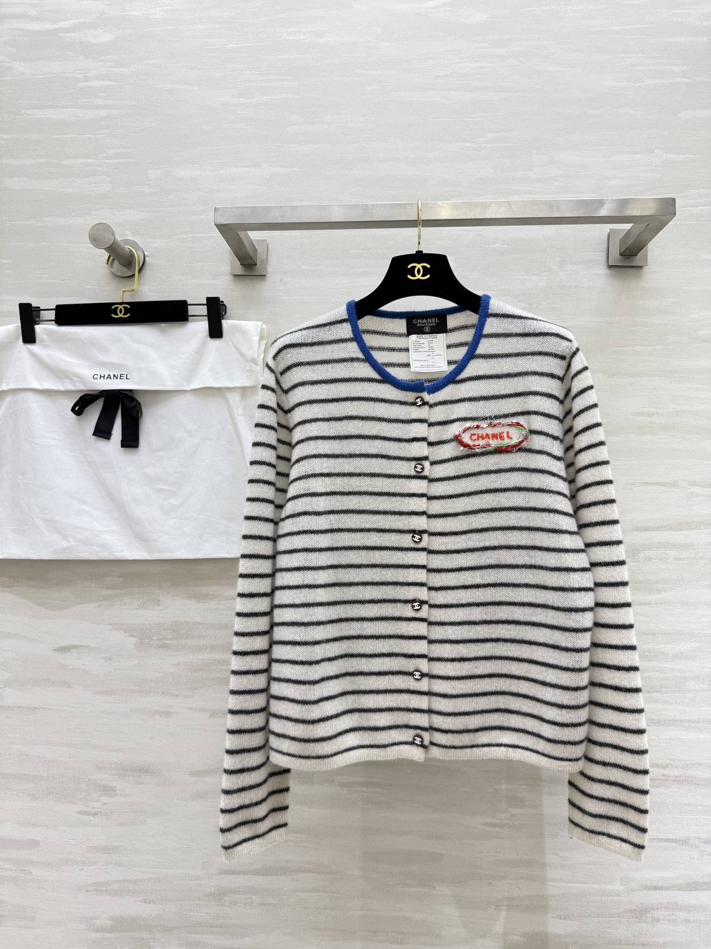 NO:483016,#Chane autumn and winter new style custom alpaca striped cardigan jacket high quality spot delivery dust bag size36/38/40 (38 size shoulder width 40, bust 104, length 58), chanel, jackets & coats, alexander wang19860909#Chane秋冬新款 定制羊驼毛条纹开衫外套 高品质 现货来 配送防尘袋 size36/38/40（38码肩宽40,胸围104,衣长58）,,chanel,jackets & coats,alexander wang,Women's clothing