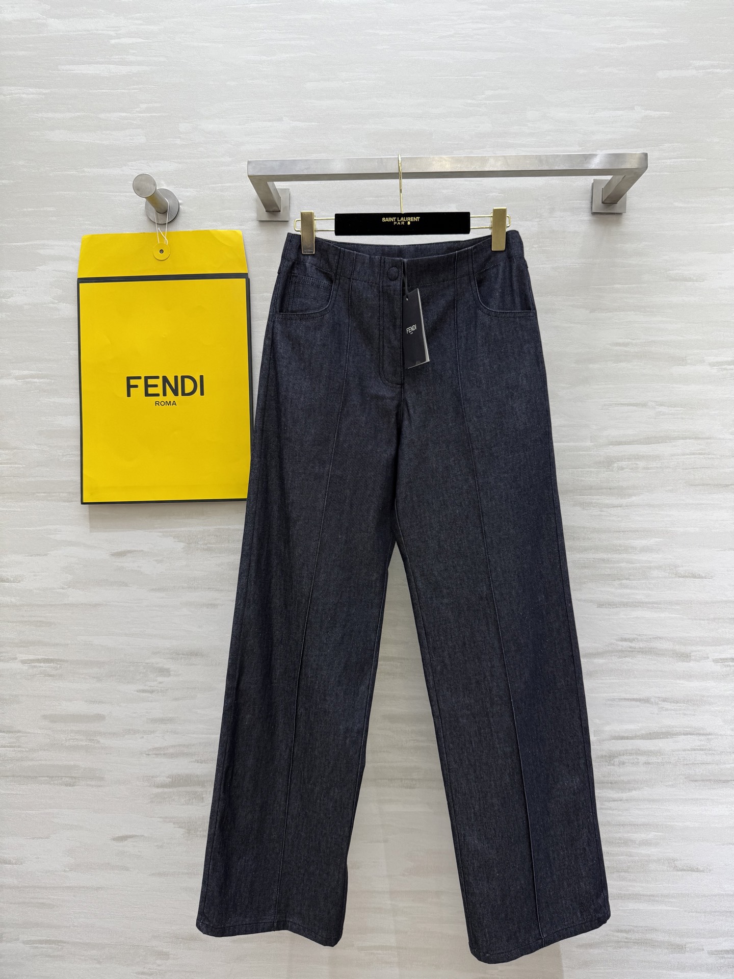 NO:484840,#FEND early autumn new style straight jeans high quality spot sizeS/M/L (size size 68, hip circumference 96, pants length 105), fendi, jeans, alexander wang19860909#FEND早秋新款 直筒牛仔裤 高品质 现货来sizeS/M/L（s码腰围68,臀围96,裤长105）,,fendi,jeans,alexander wang,Women's clothing