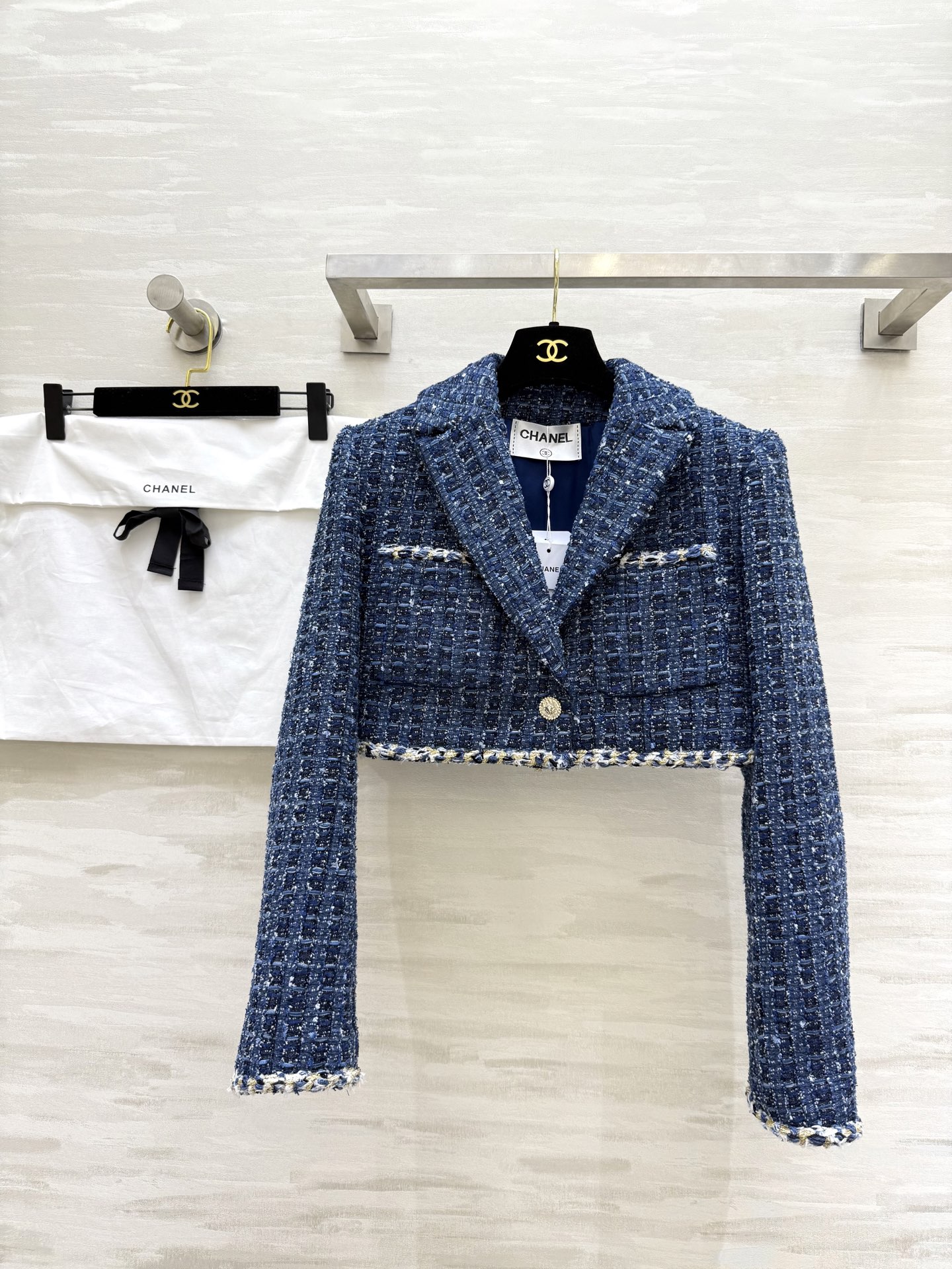 NO:488564,#ChaneP Classic blue tweed short jacket Original custom fabric High quality Spot size36/38/40 (36 size shoulder width 38, bust 88, length 33), Chanel, jackets & coats, alexander wang19860909#ChaneP 经典蓝粗花呢短款外套 原版定制面料 高品质 现货来size36/38/40（36码肩宽38,胸围88,衣长33）,,chanel,jackets & coats,alexander wang,Women's clothing