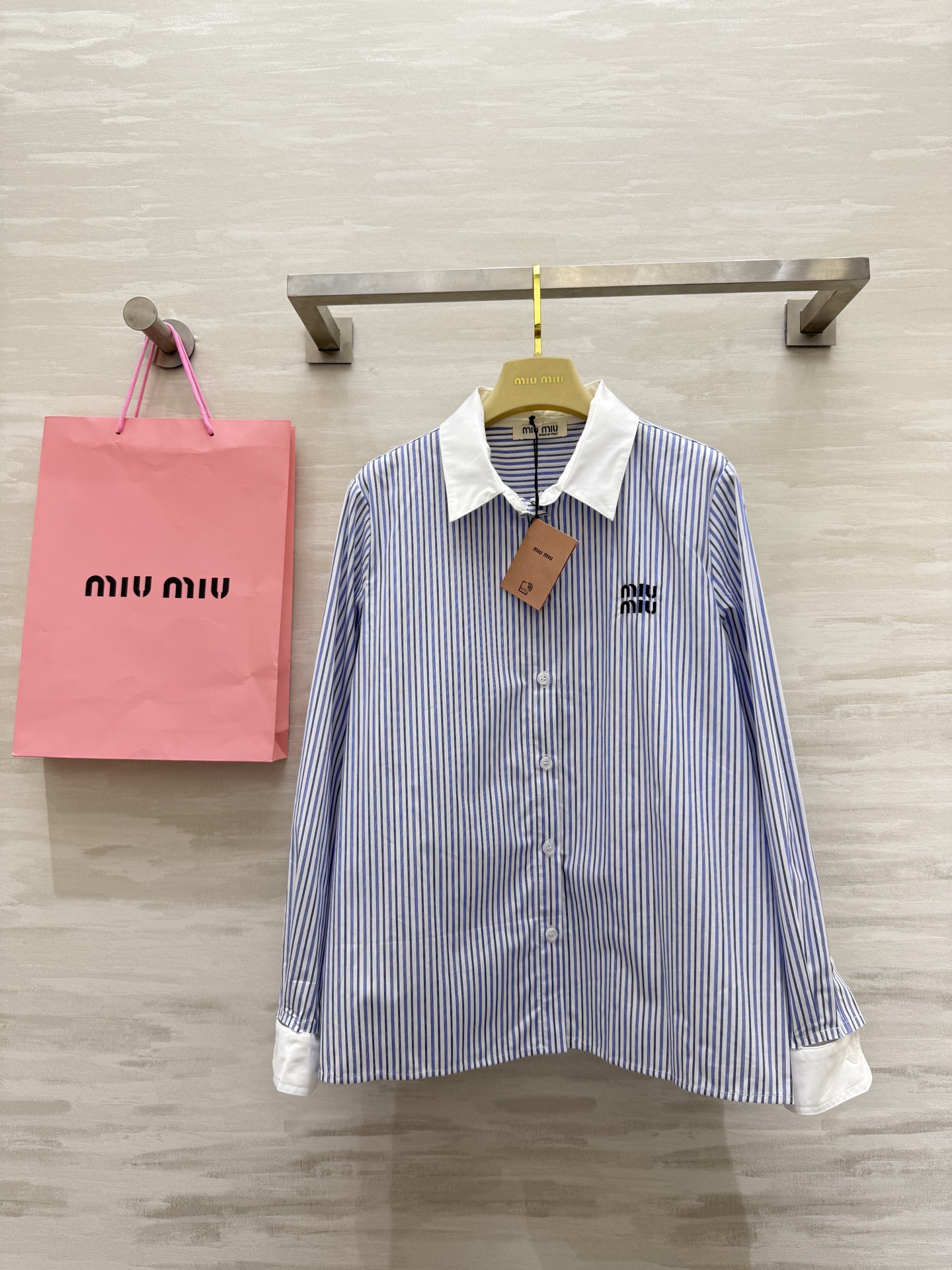 NO:488571,#Miumi early autumn new style detachable collar striped shirt high quality spot sizeS/M/L (size s size 37 shoulder width, bust 100, length 61),,miumiu,alexander wang19860909#Miumi早秋新款 可拆卸领条纹衬衣 高品质 现货来sizeS/M/L（s码肩宽37,胸围100,衣长61）,,miumiu,alexander wang,Women's clothing
