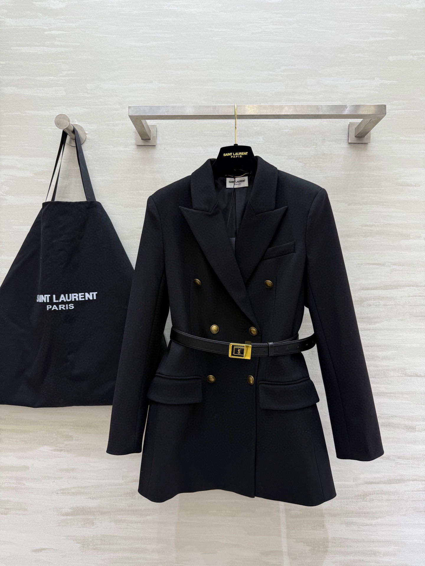 NO:489964,#YSL new autumn and winter style gold buckle brajers suit delivery belt A delicate suit jacket that shows off the waist is inspired by the British Navy High-quality customization Spot sizeS/M/L/XL (size size 40 shoulder width, bust 98, length 73), saint laurent, jackets & coats, business suit, alexander wang19860909#YSL秋冬新款 金扣布雷泽西装 配送腰带 非常显腰身的一款精致西装外套 灵感来源于英国海军 高品质定制 现货首发sizeS/M/L/XL（s码肩宽40,胸围98,衣长73）,,saint laurent,jackets & coats,business suit,alexander wang,Women's clothing