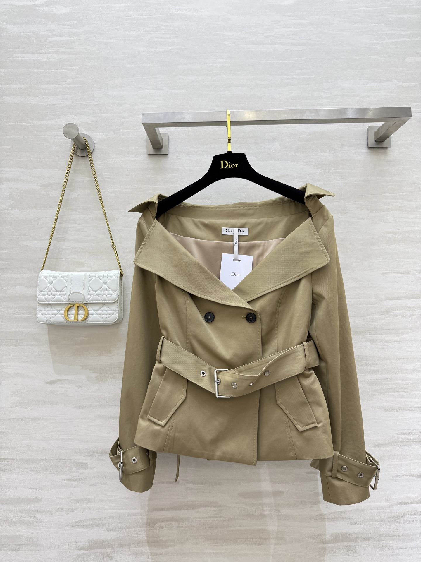 NO:490037,#DIO early autumn new style, one-collar windbreaker jacket, high quality, spot first-time size36/38/40 (36 size bust 90, 52 length),,dior, jackets & coats,alexander wang19860909#DIO早秋新款 一字领风衣外套 高品质 现货首发size36/38/40（36码胸围90,衣长52）,,dior,jackets & coats,alexander wang,Women's clothing