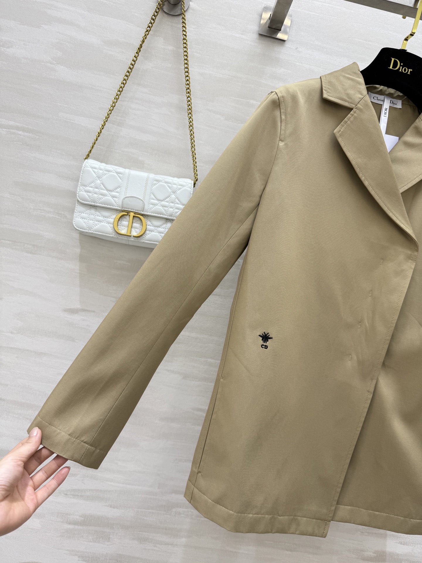 #DIO♡²⁵秋冬新款 卡其棕极简风 风衣外套 精致剪裁加持流畅线条 自带腰身拉高比例 优雅与潇洒并存 