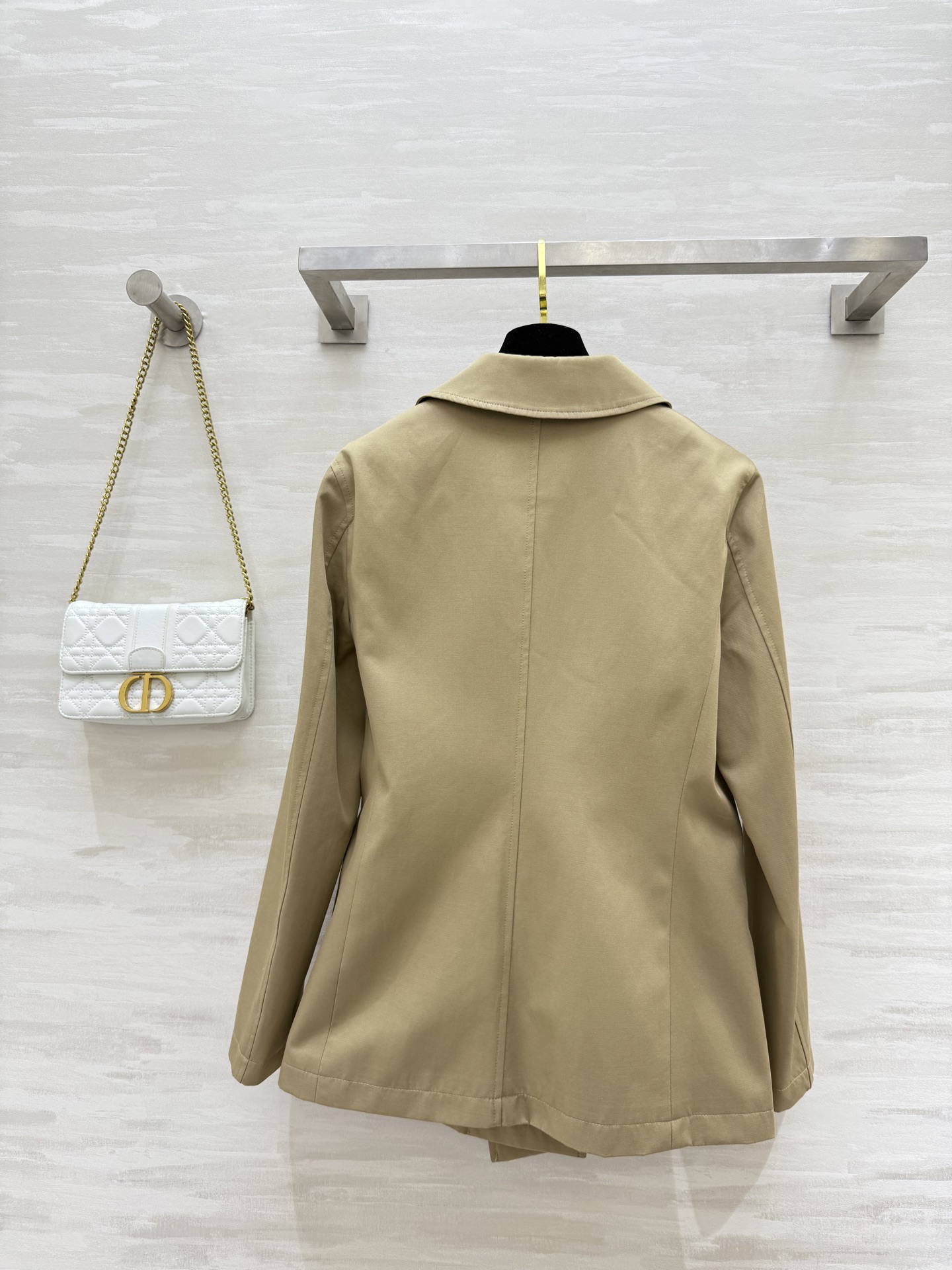#DIO♡²⁵秋冬新款 卡其棕极简风 风衣外套 精致剪裁加持流畅线条 自带腰身拉高比例 优雅与潇洒并存 