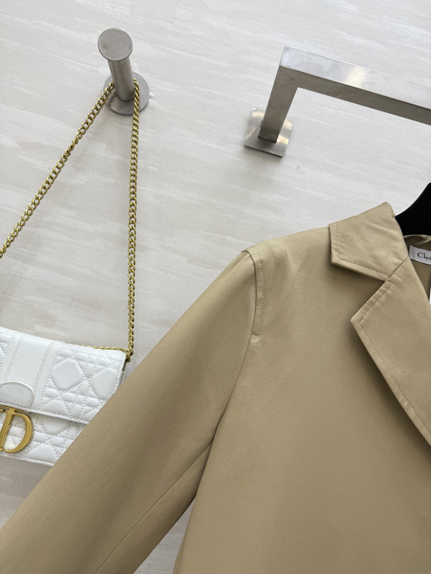 #DIO♡²⁵秋冬新款 卡其棕极简风 风衣外套 精致剪裁加持流畅线条 自带腰身拉高比例 优雅与潇洒并存 