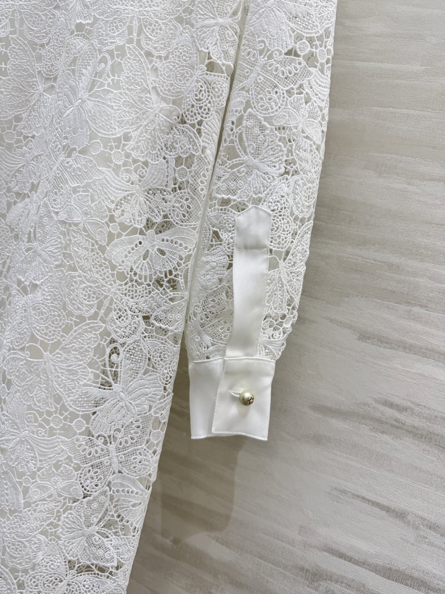 #Dio♡²⁵早秋新款 🦋系列 蕾丝衬衣长裙 定制面料奢华高级 高品质 现货首发size：36/38/4