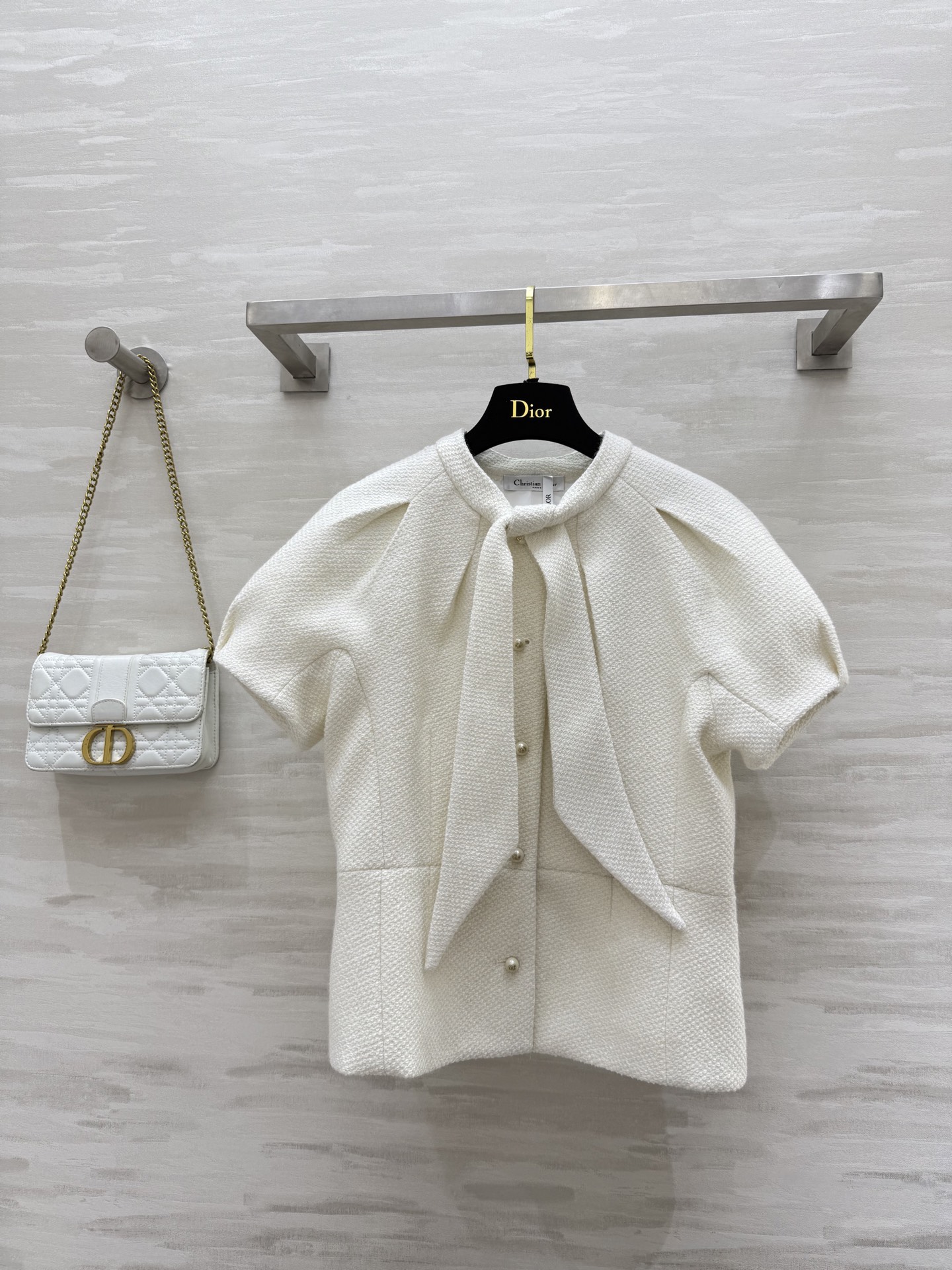 NO:491938,#DIO autumn and winter new style tie decoration palace style puff sleeve top high quality spot size36/38/40 (36 size bust 90, 55 length), dior, ties, alexander wang19860909#DIO秋冬新款 领带装饰宫廷风泡泡袖上衣 高品质 现货来size36/38/40（36码胸围90,衣长55）,,dior,ties,alexander wang,Women's clothing