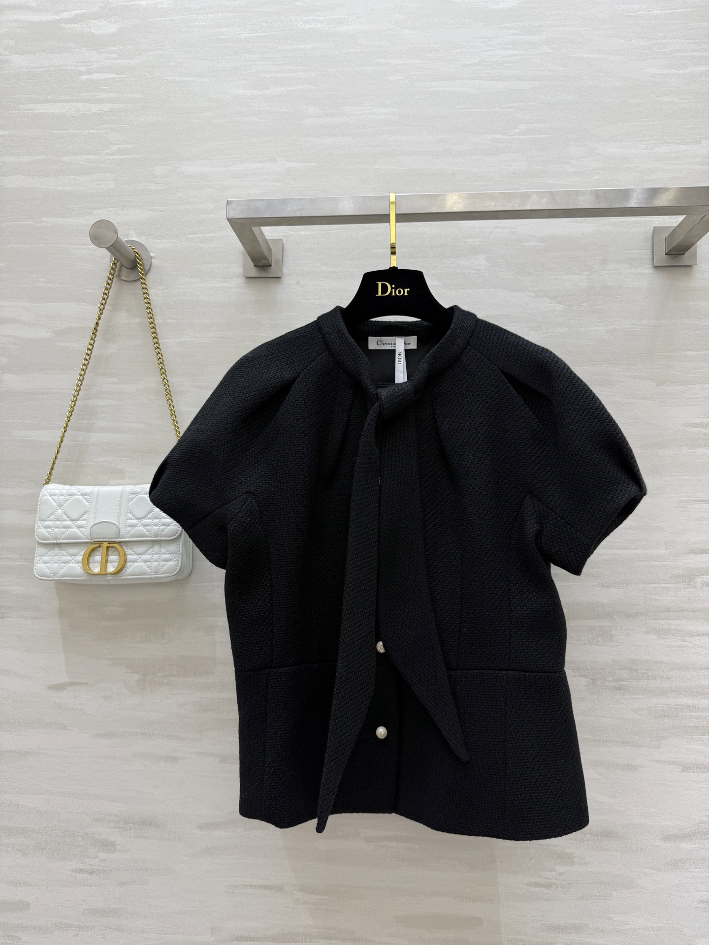 NO:491886,P,#DIO autumn and winter new style tie decoration court style puff sleeve top high quality spot size36/38/40 (36 size bust 90, 55 length), dior, ties, alexander wang19860909P,#DIO秋冬新款 领带装饰宫廷风泡泡袖上衣 高品质 现货来size36/38/40（36码胸围90,衣长55）,,dior,ties,alexander wang,Women's clothing