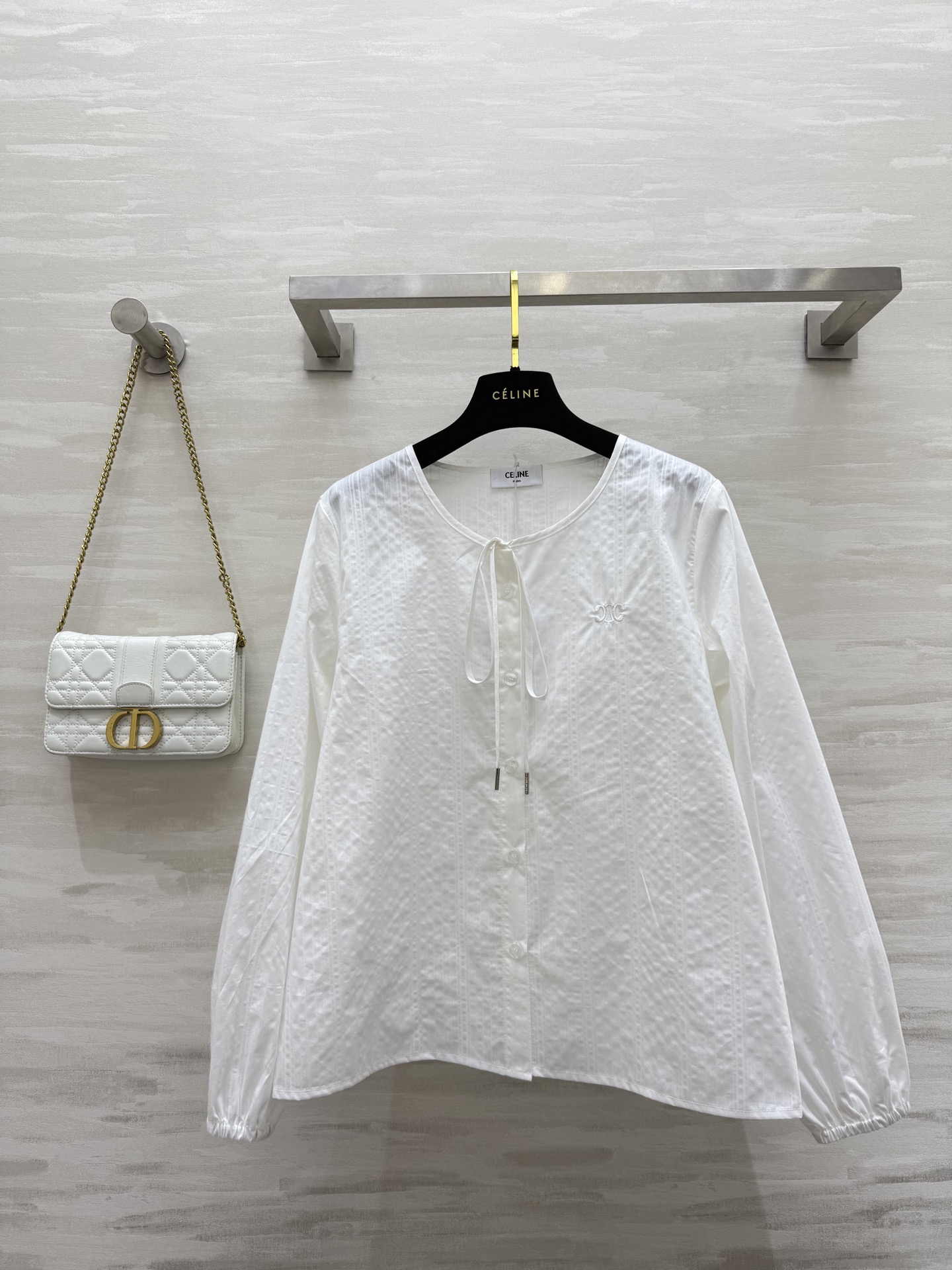 NO:493609,#Celin early autumn new logo embroidered shirt high quality spot first-time sizeS/M/L (size s shoulder width 40, bust 98, 58, celine, alexander wang19860909#Celin早秋新款 logo刺绣衬衣 高品质 现货首发sizeS/M/L（s码肩宽40,胸围98,衣长58,,celine,alexander wang,Women's clothing