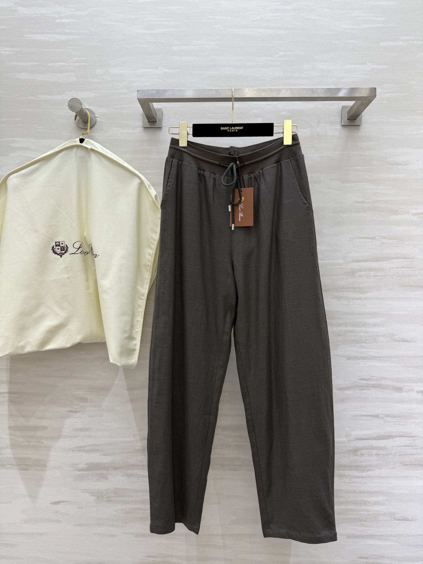 NO:495282,#LoroPian autumn and winter series high-end green army cotton and linen conical pants really yyds!  High-quality customization Spot sizeS/M/L (size size 66, hip circumference 96, pants length 98, loro piana, alexander wang19860909#LoroPian秋冬系列 高级感绿军棉麻锥形裤 真的yyds！高品质定制 现货来sizeS/M/L（s码腰围66,臀围96,裤长98,,loro piana,alexander wang,Women's clothing
