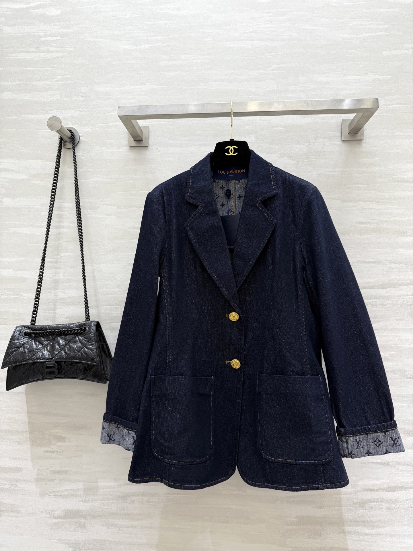 NO:495317,#Lv early autumn new style Liu Yifei same style denim suit jacket high quality spot sizeS/M/L (size s size 37 shoulder width, bust 86, length 67), jackets & coats, business suit, alexander wang19860909#Lv早秋新款 刘亦菲同款 牛仔西装外套 高品质 现货来sizeS/M/L（s码肩宽37,胸围86,衣长67）,,jackets & coats,business suit,alexander wang,Women's clothing