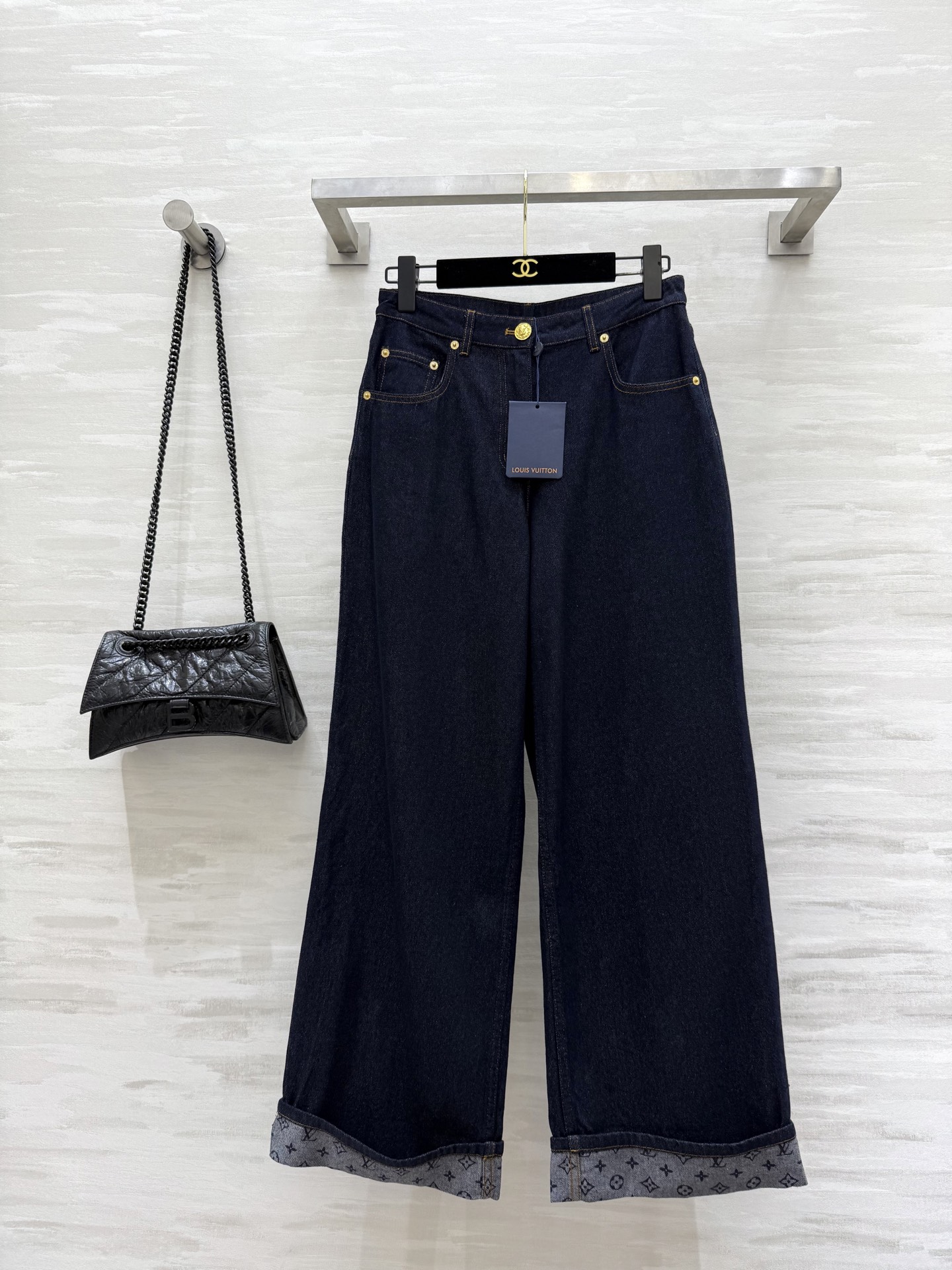 NO:495333,#Lv early autumn new style straight jeans high quality spot sizeS/M/L (size size 66, hip circumference 92, pants length 98), louis vuitton, jeans, alexander wang19860909#Lv早秋新款 直筒牛仔裤 高品质 现货来sizeS/M/L（s码腰围66,臀围92,裤长98）,,louis vuitton,jeans,alexander wang,Women's clothing