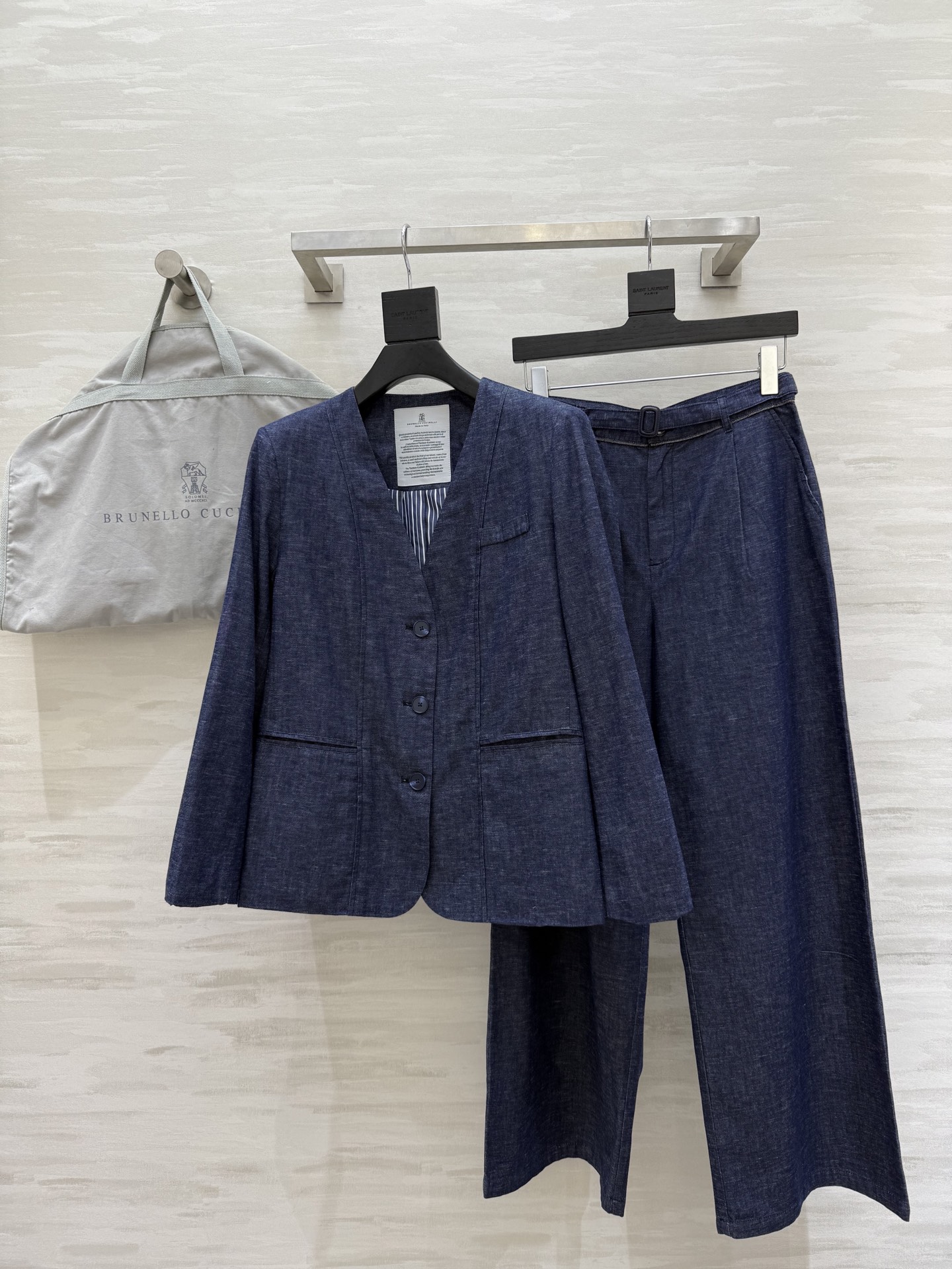 NO:495347,Suit, pants.#BC early autumn new style wash buffalo series high quality spot sizeS/M/L (suit size s-shoulder width 40, bust, length 66, pants waist 66, hip 98, pants length 102), business suit, alexander wang19860909西装,裤子.#BC早秋新款 洗水牛仔系列 高品质 现货来sizeS/M/L（西装s码肩宽40,胸围,衣长66,裤子腰围66,臀围98,裤长102）,,business suit,alexander wang,Women's clothing