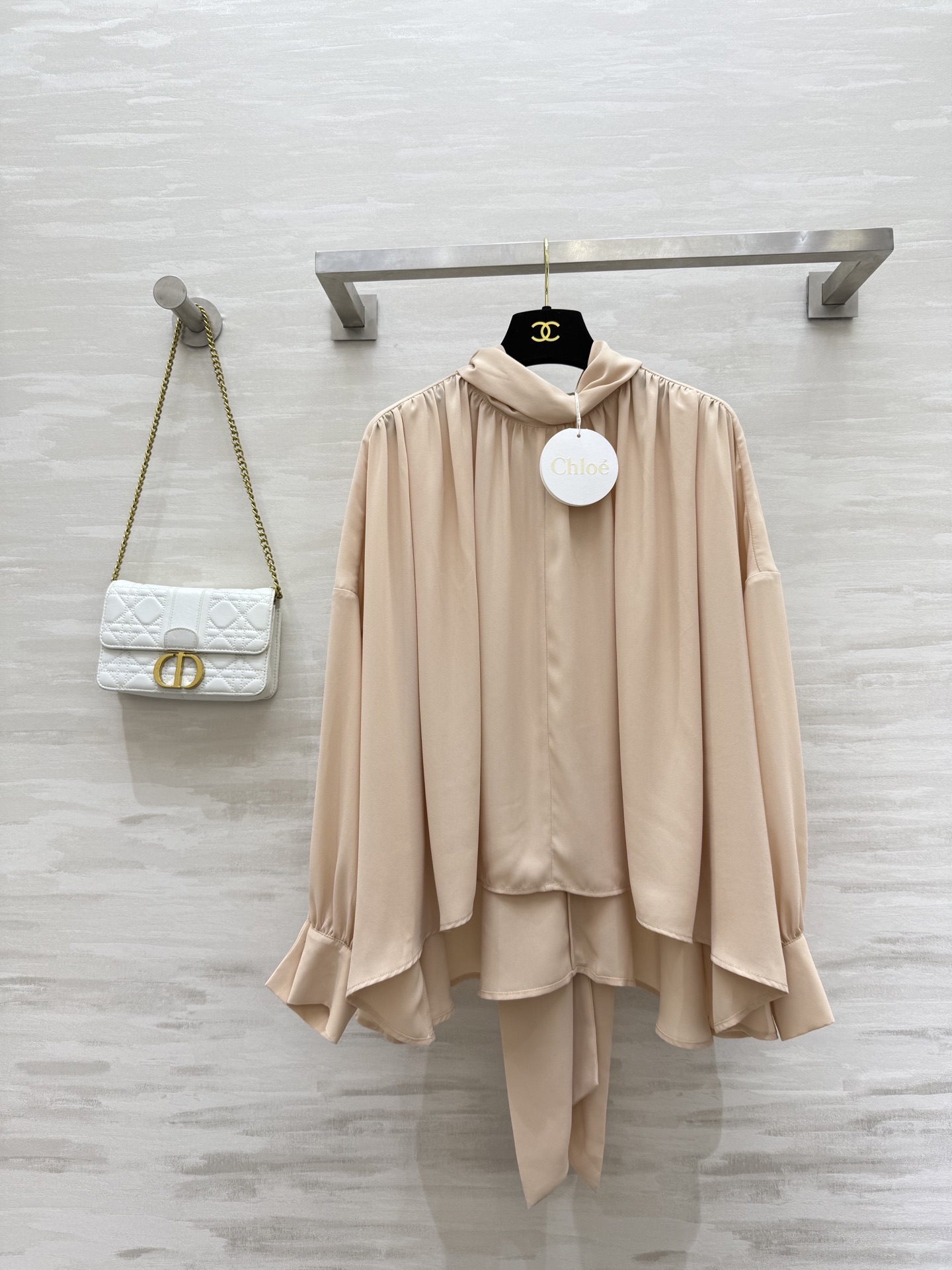 NO:495312,#Chlo early autumn new style streamer cape shirt high quality spot sizeS/M/L (s size 55-66 length), chloe,alexander wang19860909#Chlo早秋新款 飘带斗篷式衬衣 高品质 现货来sizeS/M/L（s码衣长55-66）,,chloe,alexander wang,Women's clothing