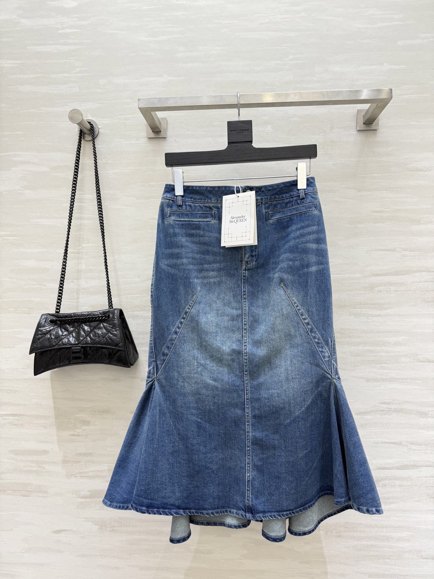 NO:496766,#alexandermcquee early autumn new style retro washing design fishtail denim skirt high quality spot sizeS/M/L (size size 68 waist circumference, hip circumference 90, length 75), skirts, alexander wang19860909#alexandermcquee早秋新款 复古洗水设计感鱼尾牛仔半裙 高品质 现货来sizeS/M/L（s码腰围68,臀围90,衣长75）,,skirts,alexander wang,Women's clothing