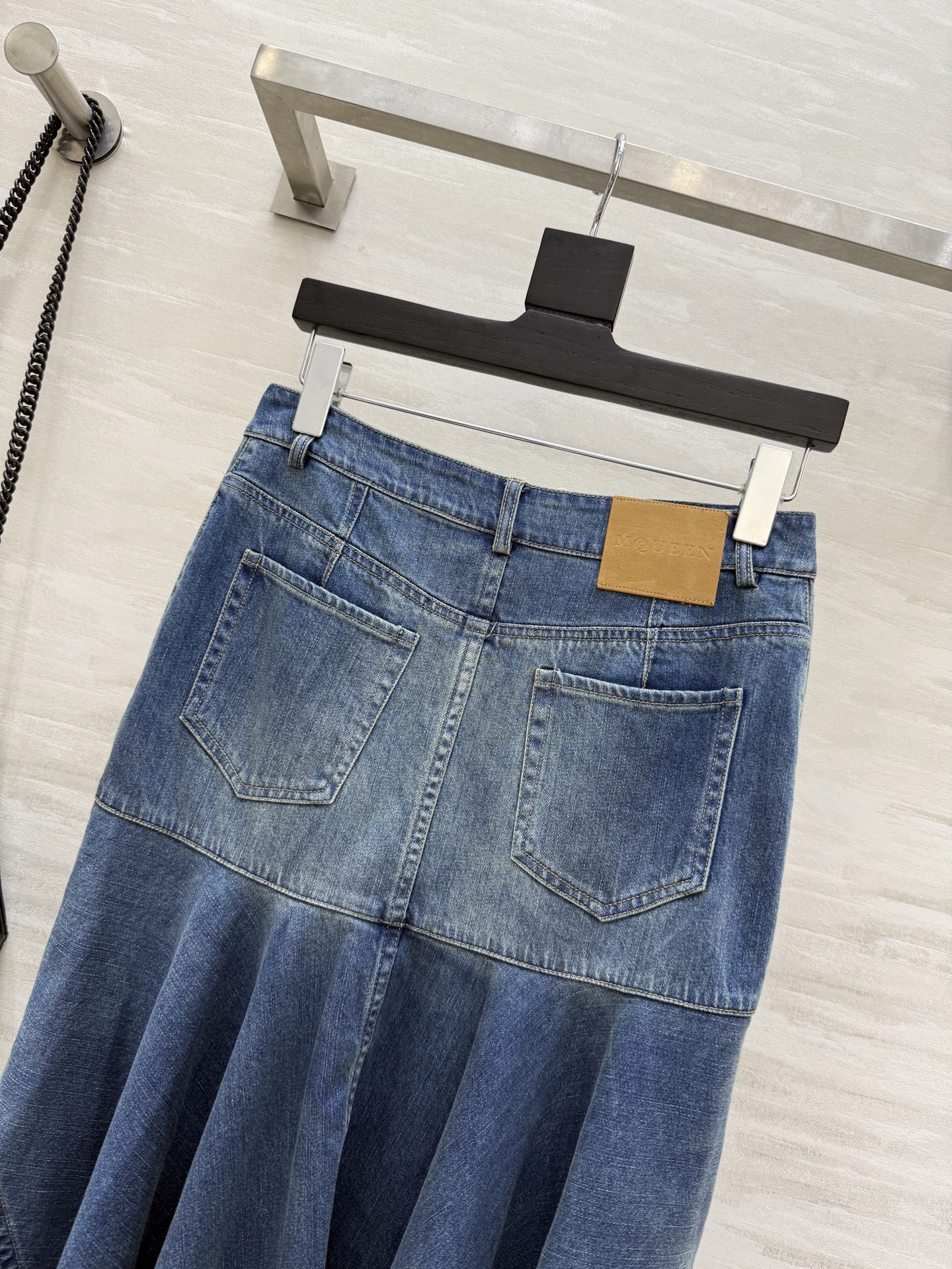 #alexandermcquee♡²⁵早秋新款 复古洗水设计感鱼尾牛仔半裙 高品质 现货来size：S/