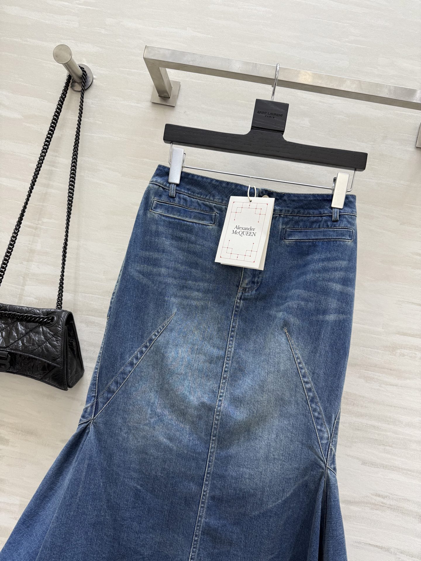 #alexandermcquee♡²⁵早秋新款 复古洗水设计感鱼尾牛仔半裙 高品质 现货来size：S/