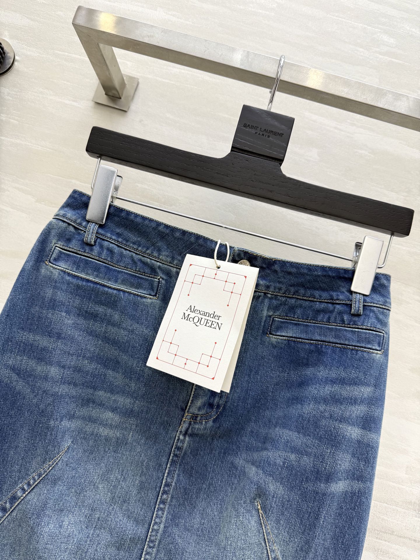 #alexandermcquee♡²⁵早秋新款 复古洗水设计感鱼尾牛仔半裙 高品质 现货来size：S/