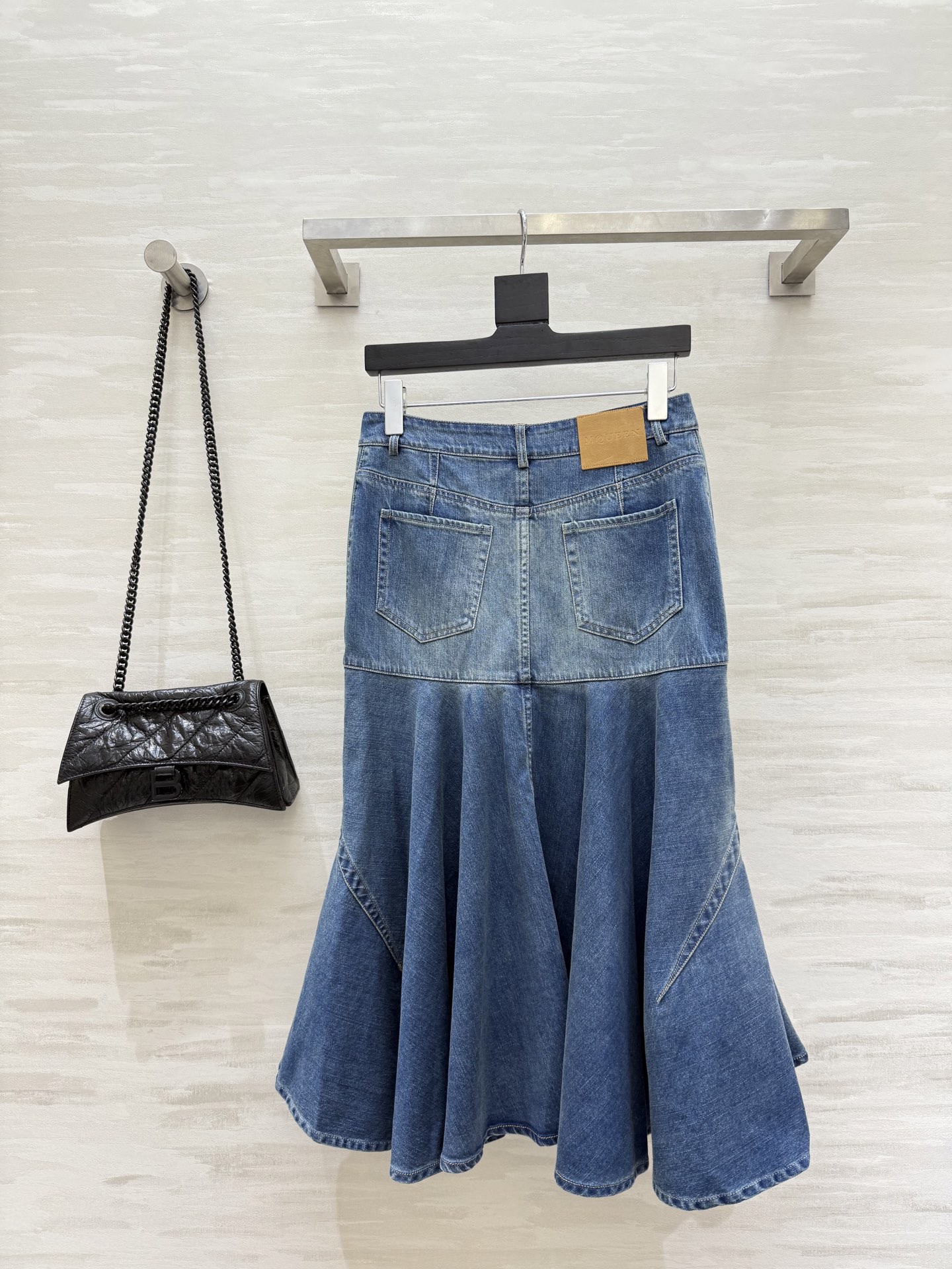 #alexandermcquee♡²⁵早秋新款 复古洗水设计感鱼尾牛仔半裙 高品质 现货来size：S/