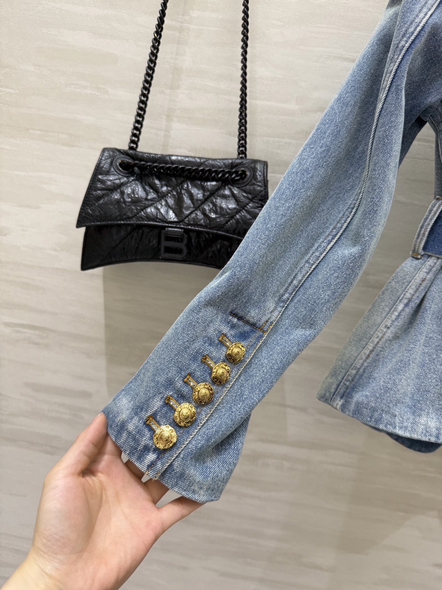 #Balma♡²⁵早秋新款 牛仔外套 高品质 现货来size：S/M/L（s码胸围：92，衣长：60）