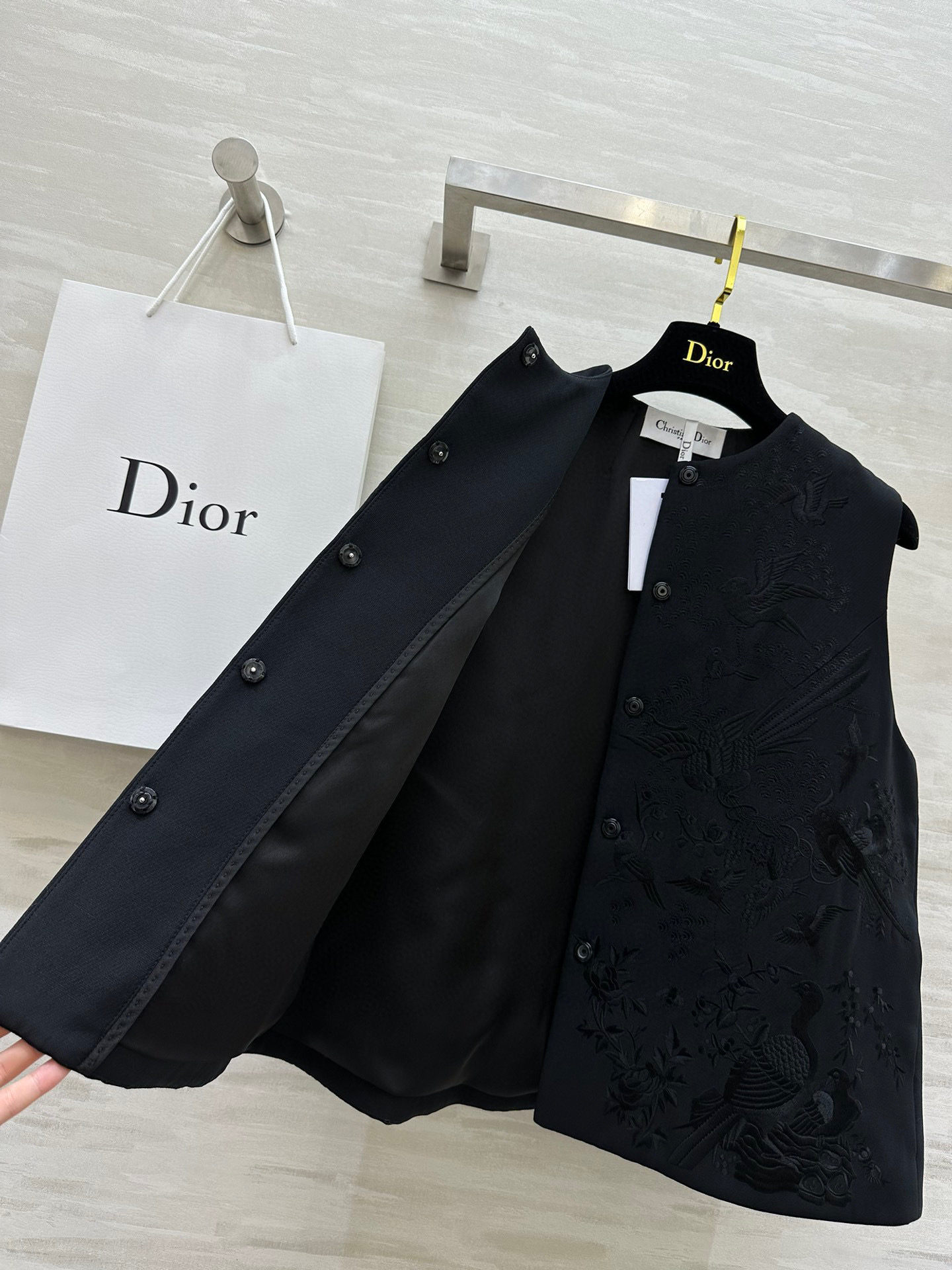 #DIO♡秋冬新款 重工刺绣丝毛马甲 极致精致刺绣🪡奢华高级 定制丝毛面料 立体剪裁版型 高品质定制 现