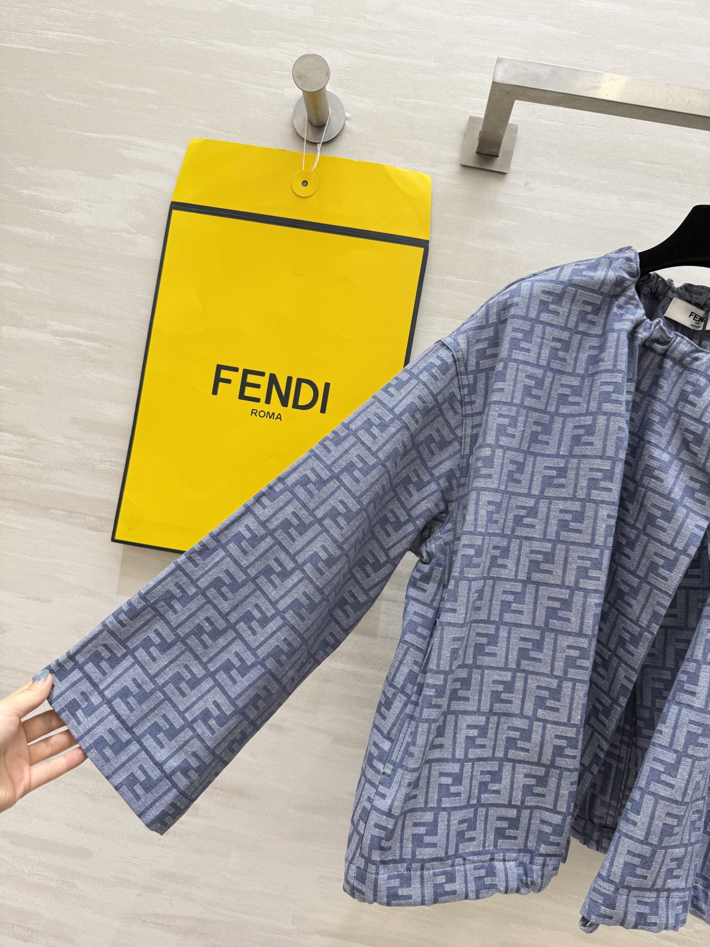 #FEND♡²⁵早秋新款 FF字母印花斗篷外套 高品质定制 现货首发size：S/M/L（s码胸围：15