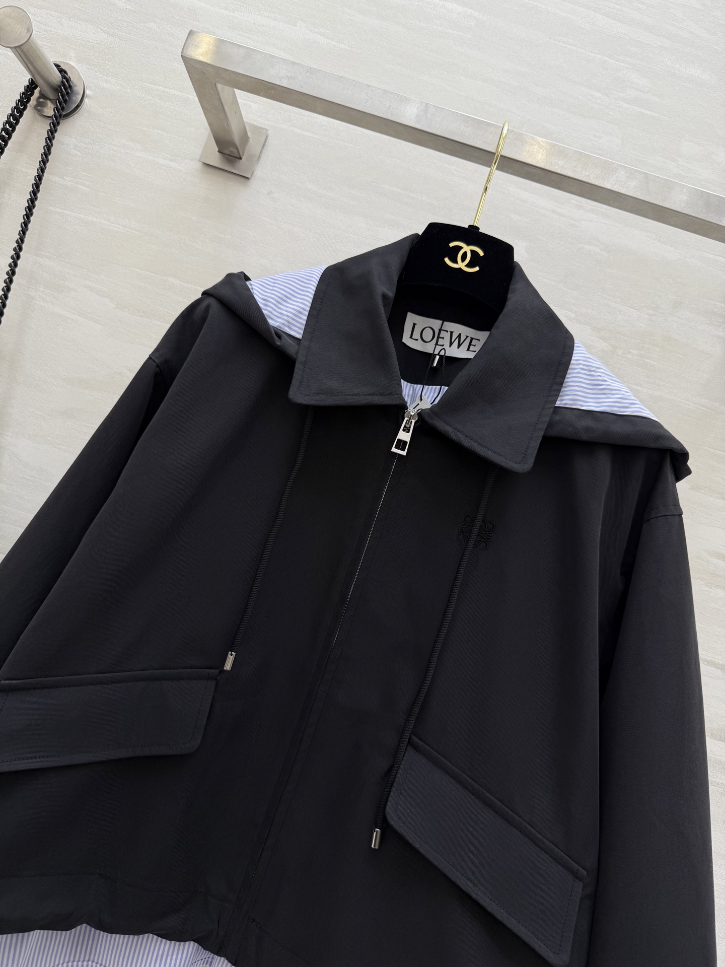 #Loew♡²⁵早秋新款 假两件设计感连帽外套 高品质定制 现货来size：S/M/L（s码肩宽：50，