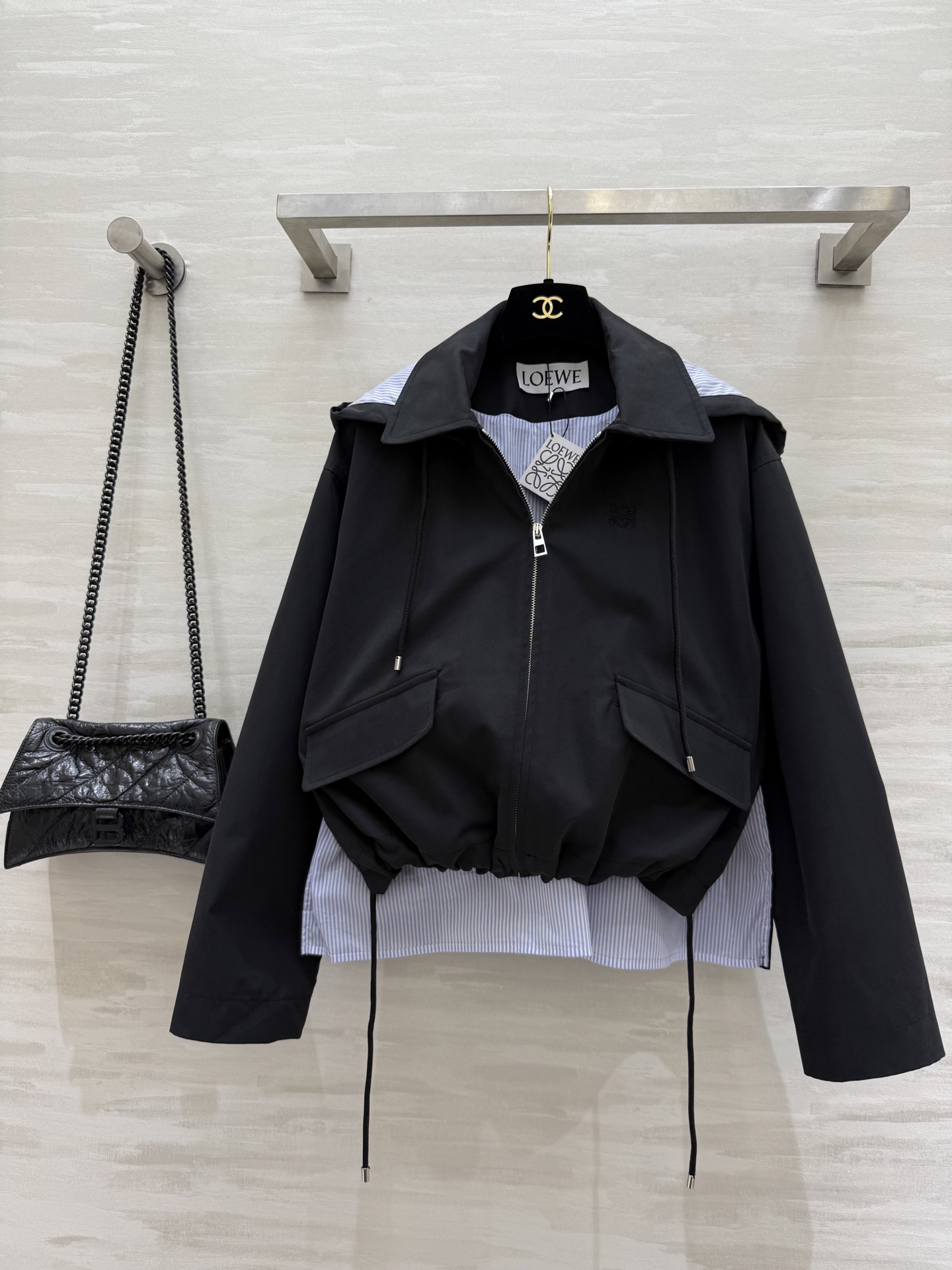 #Loew♡²⁵早秋新款 假两件设计感连帽外套 高品质定制 现货来size：S/M/L（s码肩宽：50，