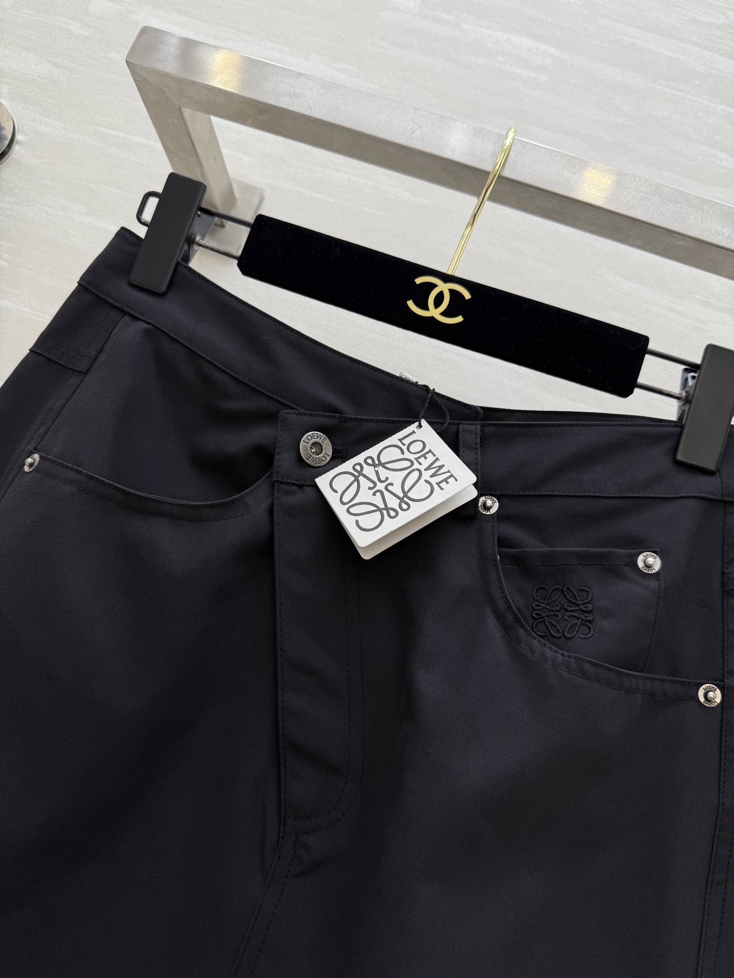 #Loew♡²⁵早秋新款 不规则剪裁设计半裙 高品质 现货来size：S/M/L（s码腰围：66，臀围：