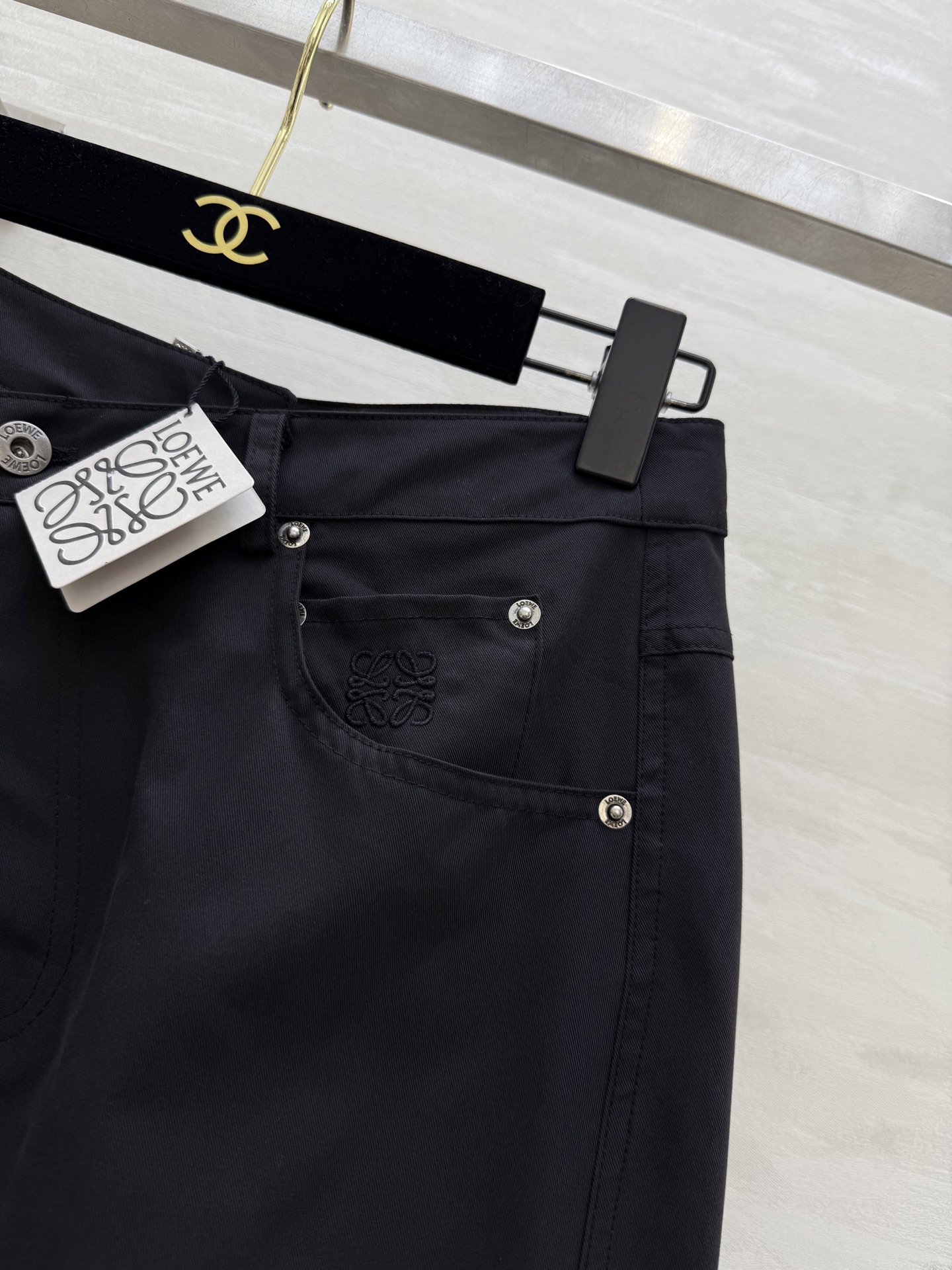 #Loew♡²⁵早秋新款 不规则剪裁设计半裙 高品质 现货来size：S/M/L（s码腰围：66，臀围：