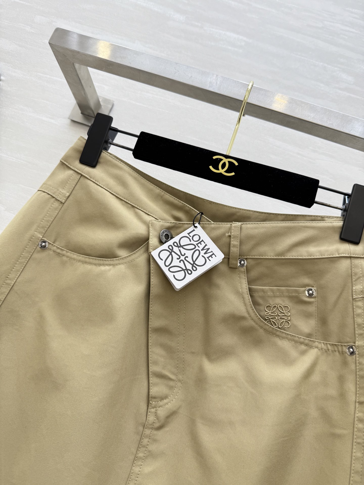 #Loew♡²⁵早秋新款 不规则剪裁设计半裙 高品质 现货来size：S/M/L（s码腰围：66，臀围：