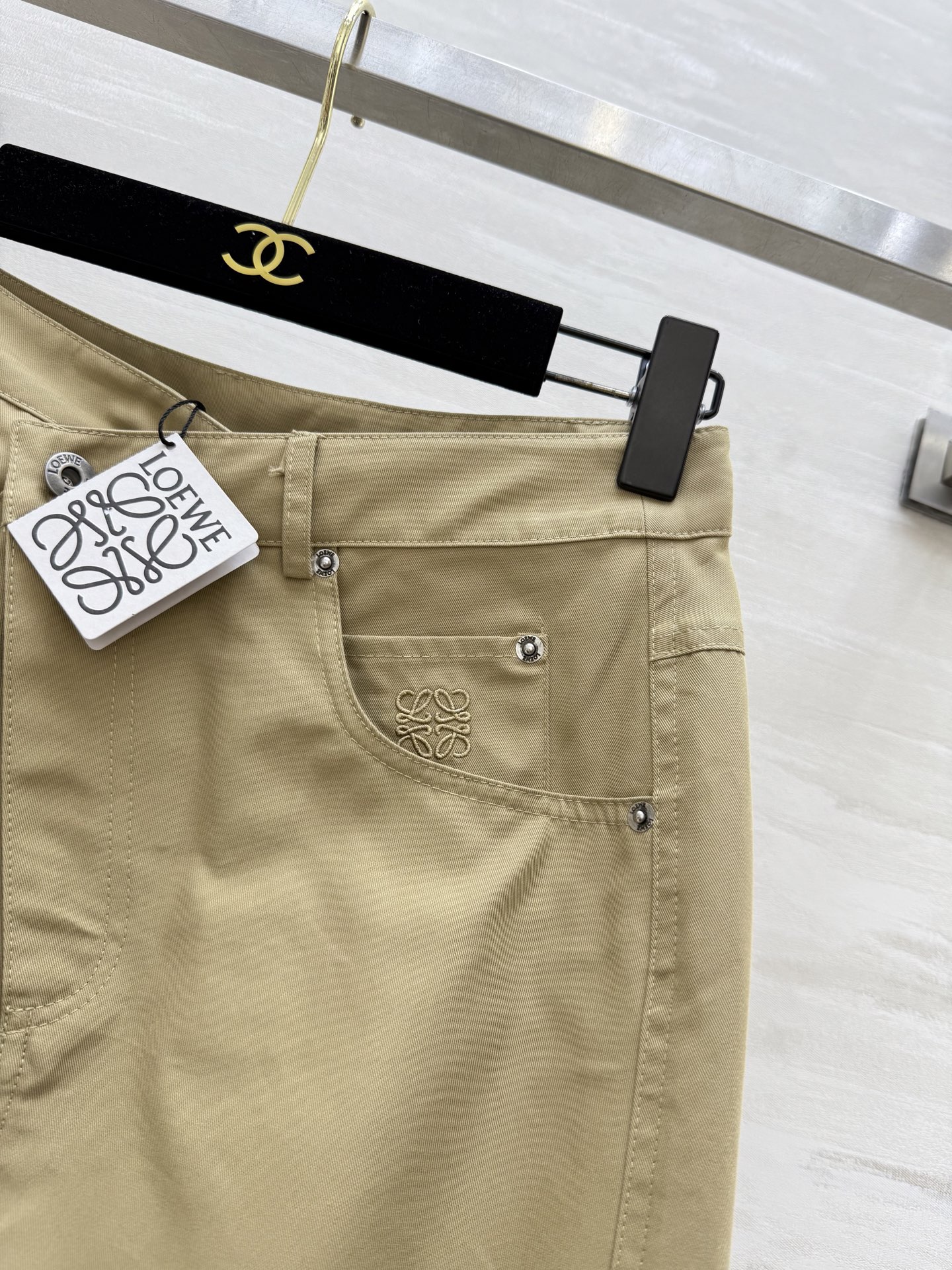 #Loew♡²⁵早秋新款 不规则剪裁设计半裙 高品质 现货来size：S/M/L（s码腰围：66，臀围：