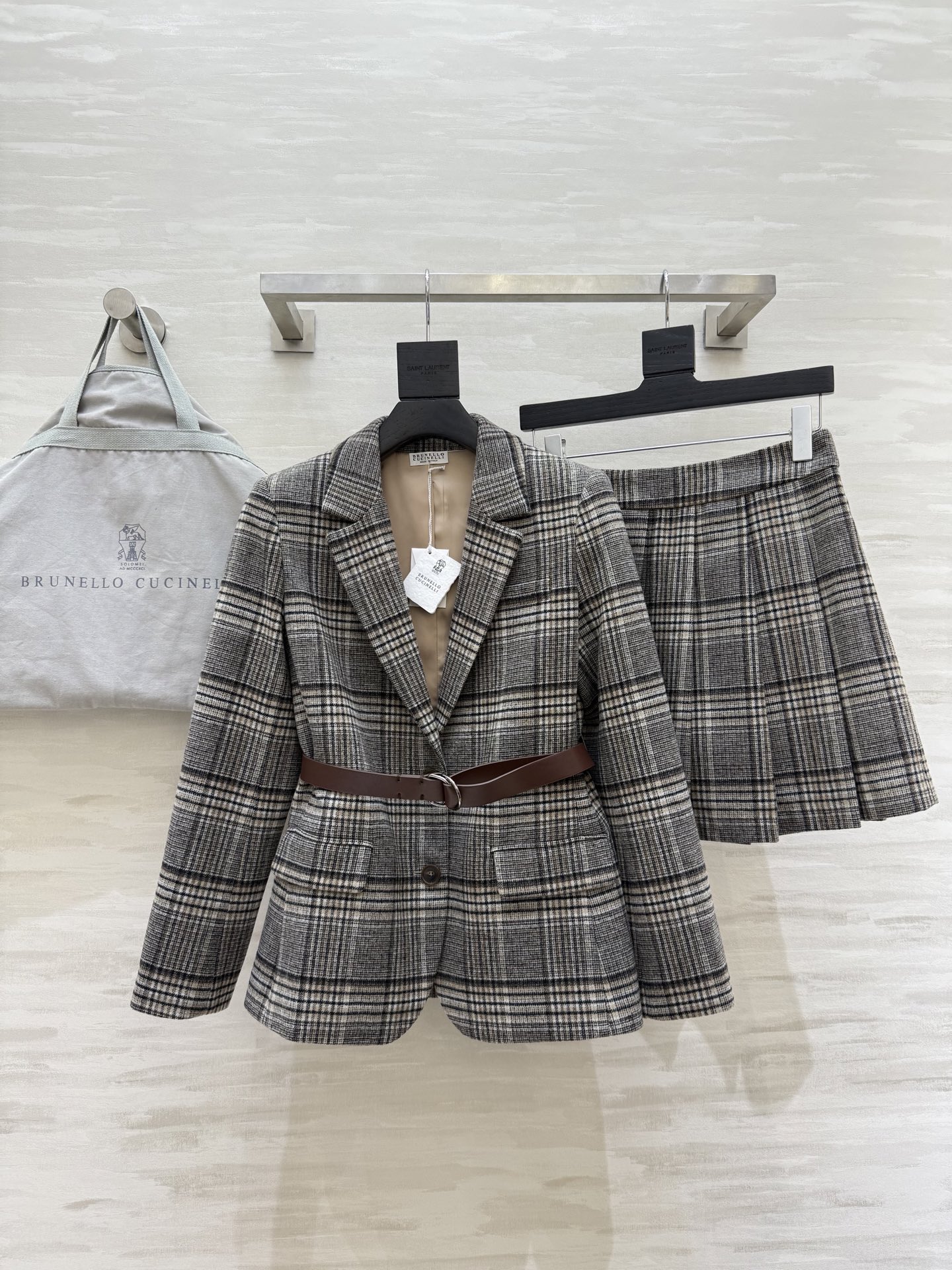 NO:500200,#BC autumn and winter new Scottish checked wool suit series High quality customization Spot sizeS/M/L (size s size bust 90, 66, skirt waist 66, skirt length 42), skirt , alexander wang19860909#BC秋冬新款 苏格兰格纹羊毛套装系列 高品质定制 现货来sizeS/M/L（s码胸围90,衣长66,半裙腰围66,裙长42）,,skirts,alexander wang,Women's clothing