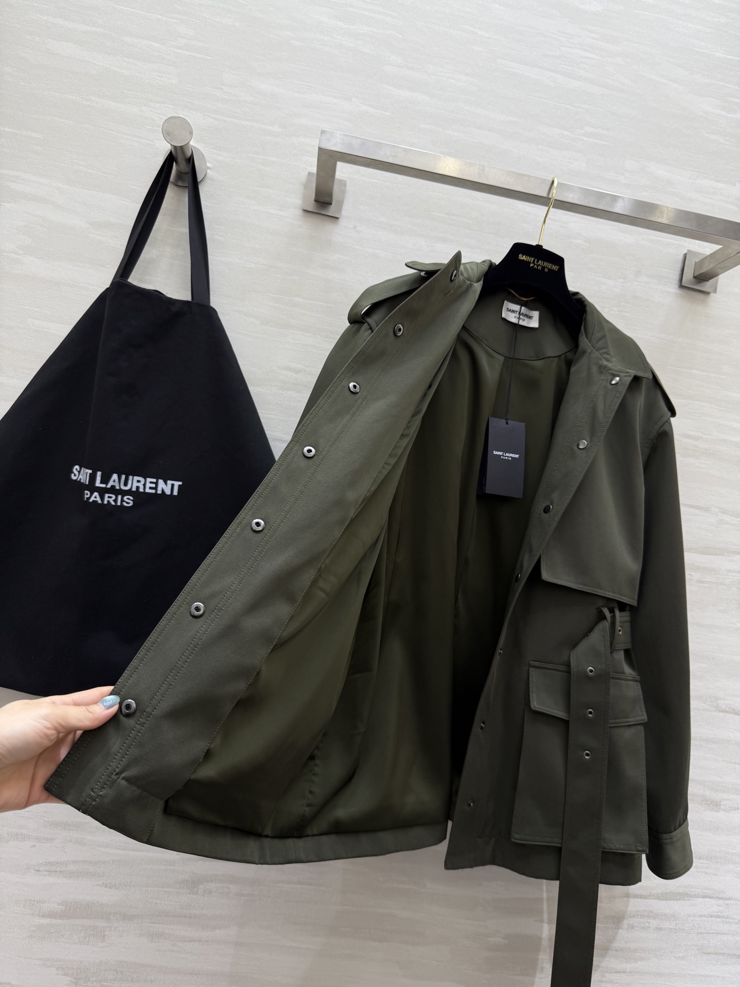 #ysl²⁵早秋新款 翻领肩章风衣外套 中长款 工装大口袋 系腰带收腰显瘦 高品质 现货来size：S/